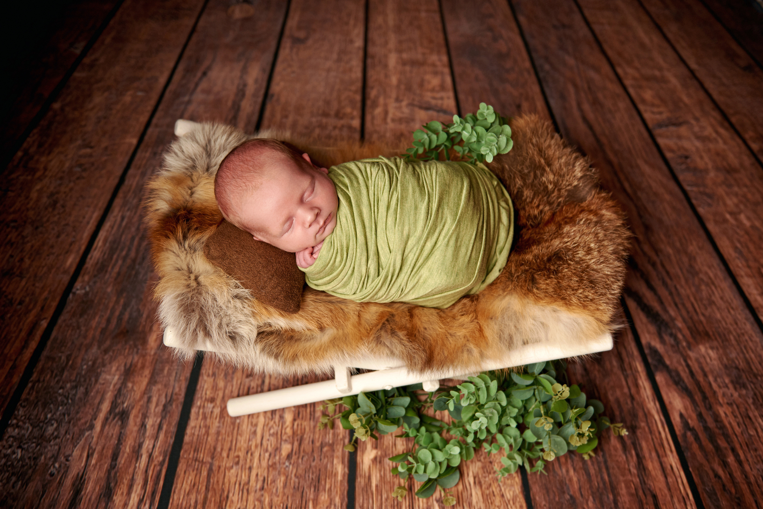 Фото малюка тільки в обмотках. Фотограф новонароджених діток та їх сімей в Тернополі