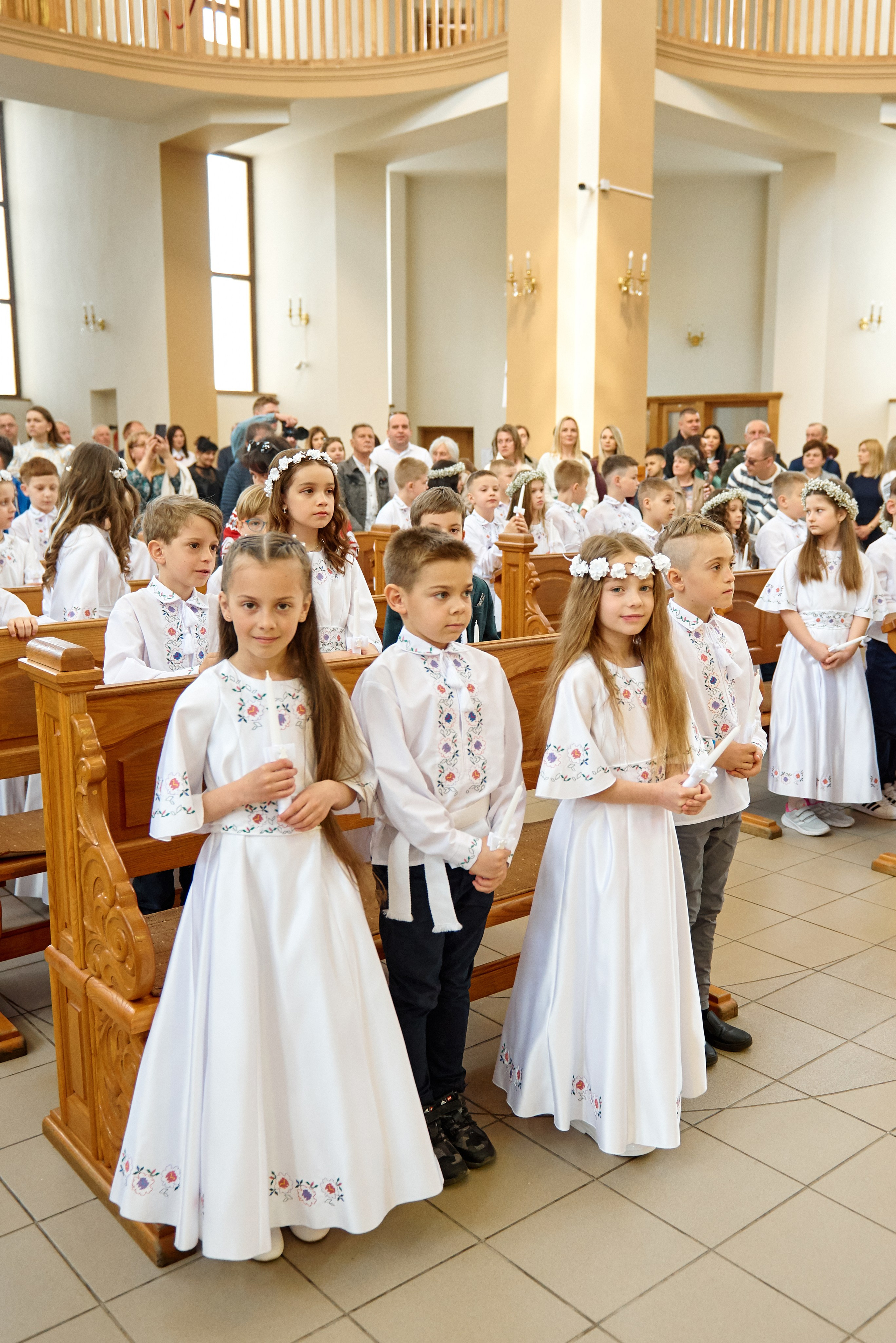 Храм Матері Божої Неустанної Помочі (біля літака). Фотограф новонароджених діток та їх сімей в Тернополі