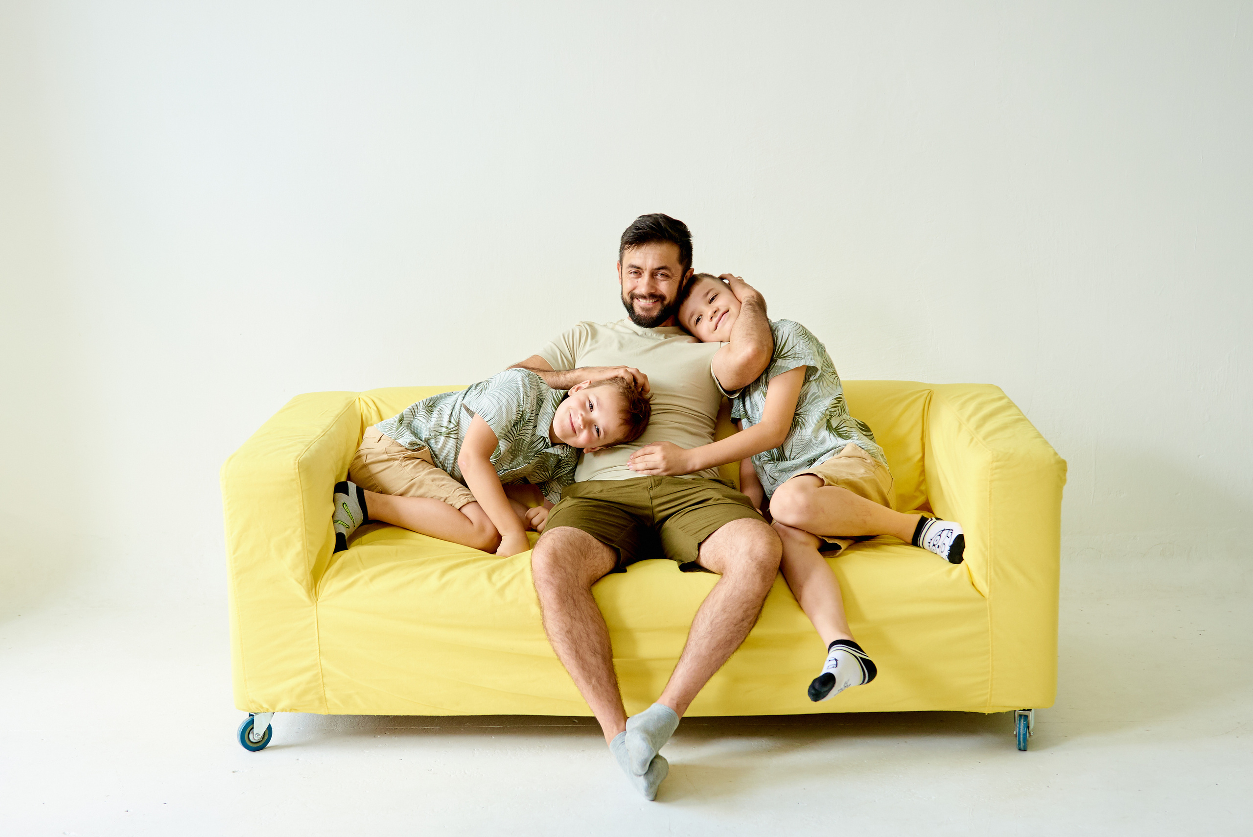 Катя Сем Матвій Костя і Даніель. Фотограф новонароджених діток та їх сімей в Тернополі