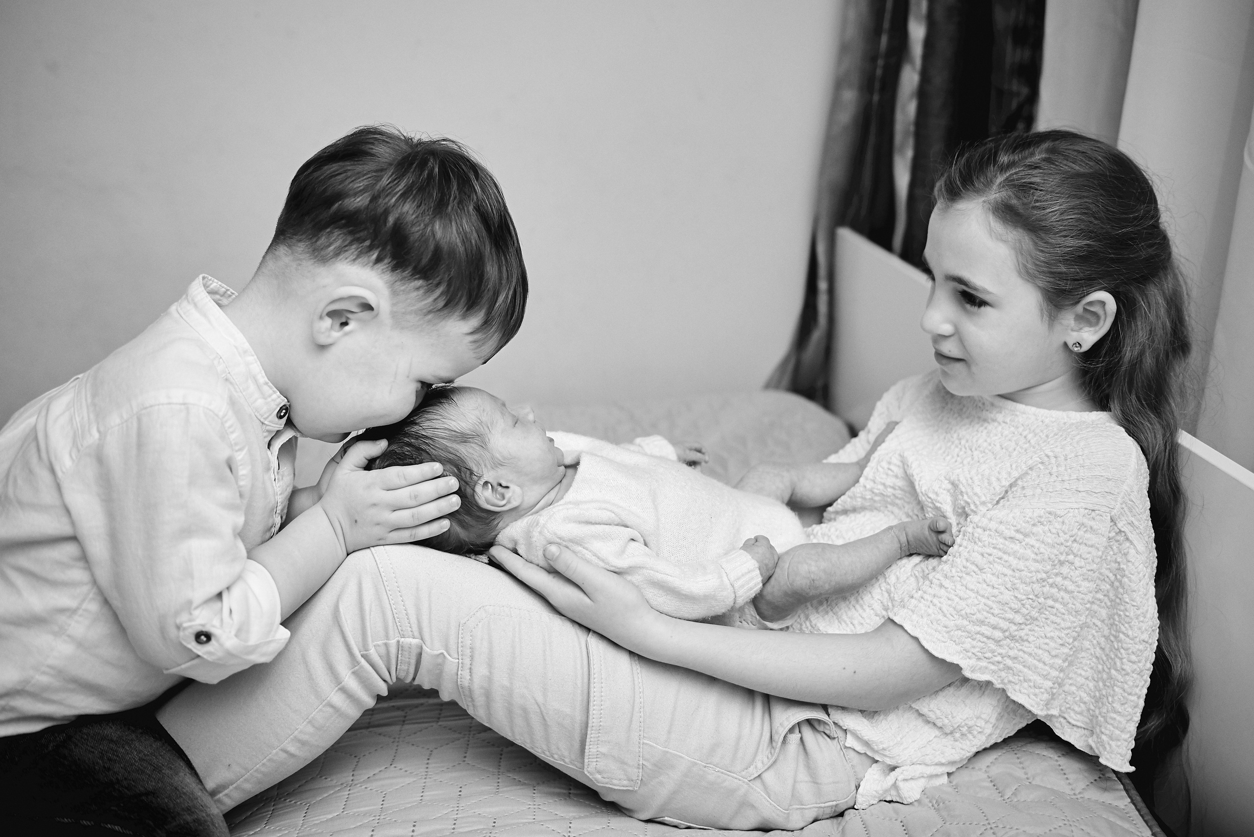 Таня Софія Віктор і Лєра. Фотограф новонароджених діток та їх сімей в Тернополі