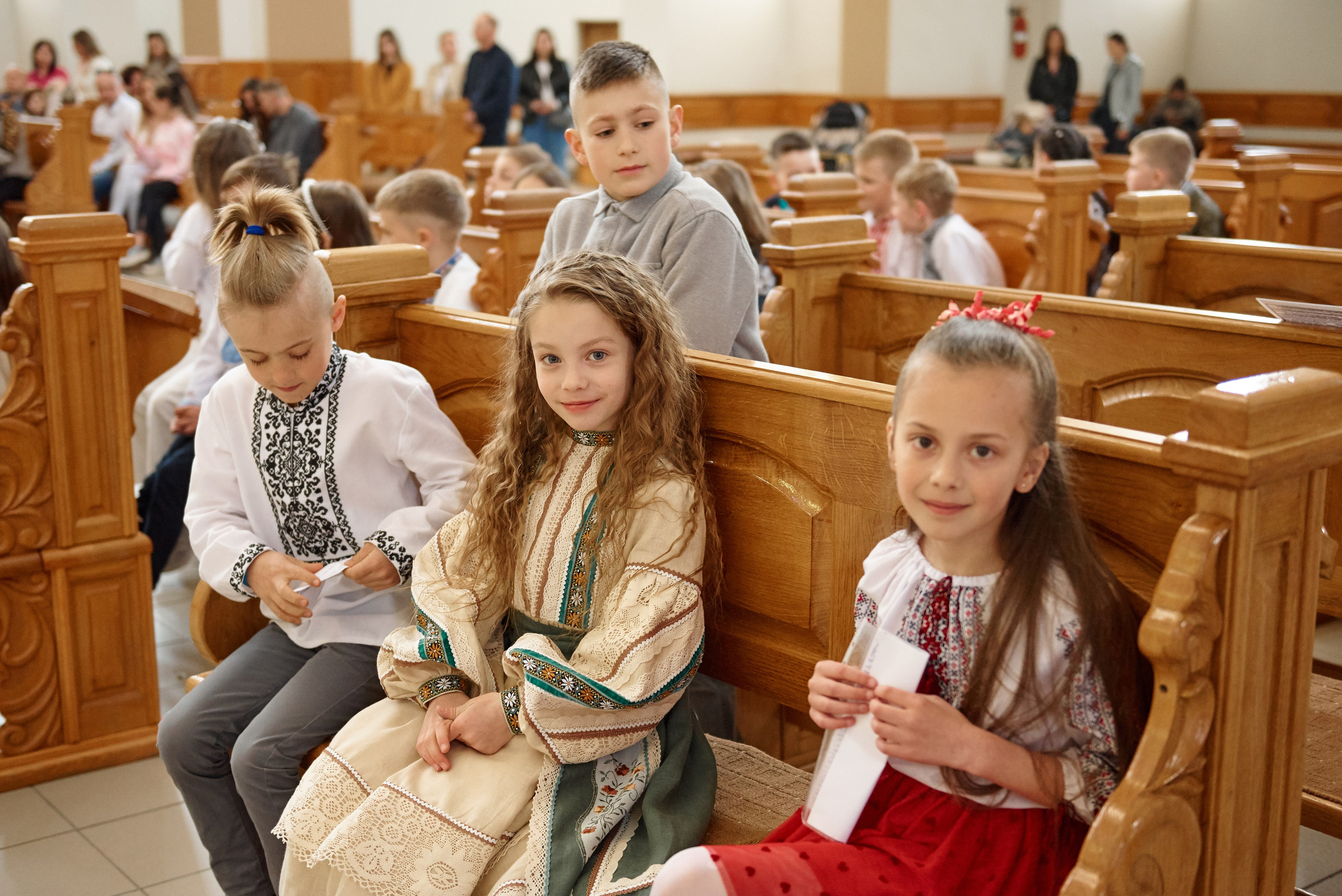 Храм Матері Божої Неустанної Помочі (біля літака). Фотограф новонароджених діток та їх сімей в Тернополі