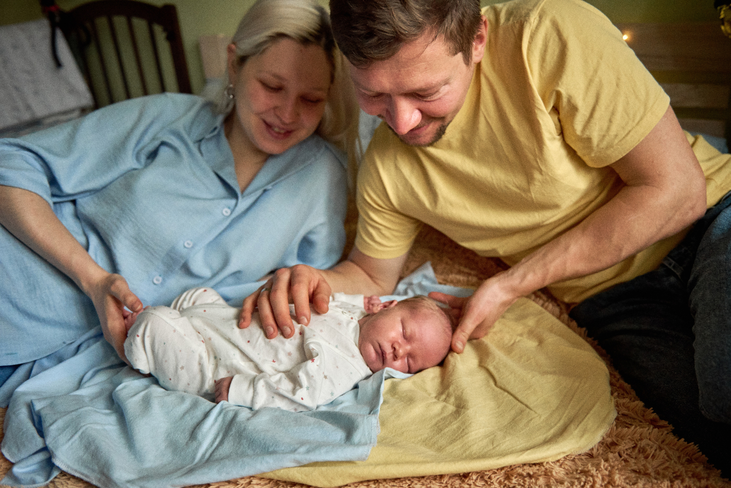 Аня Володя і Назар. Фотограф новонароджених діток та їх сімей в Тернополі