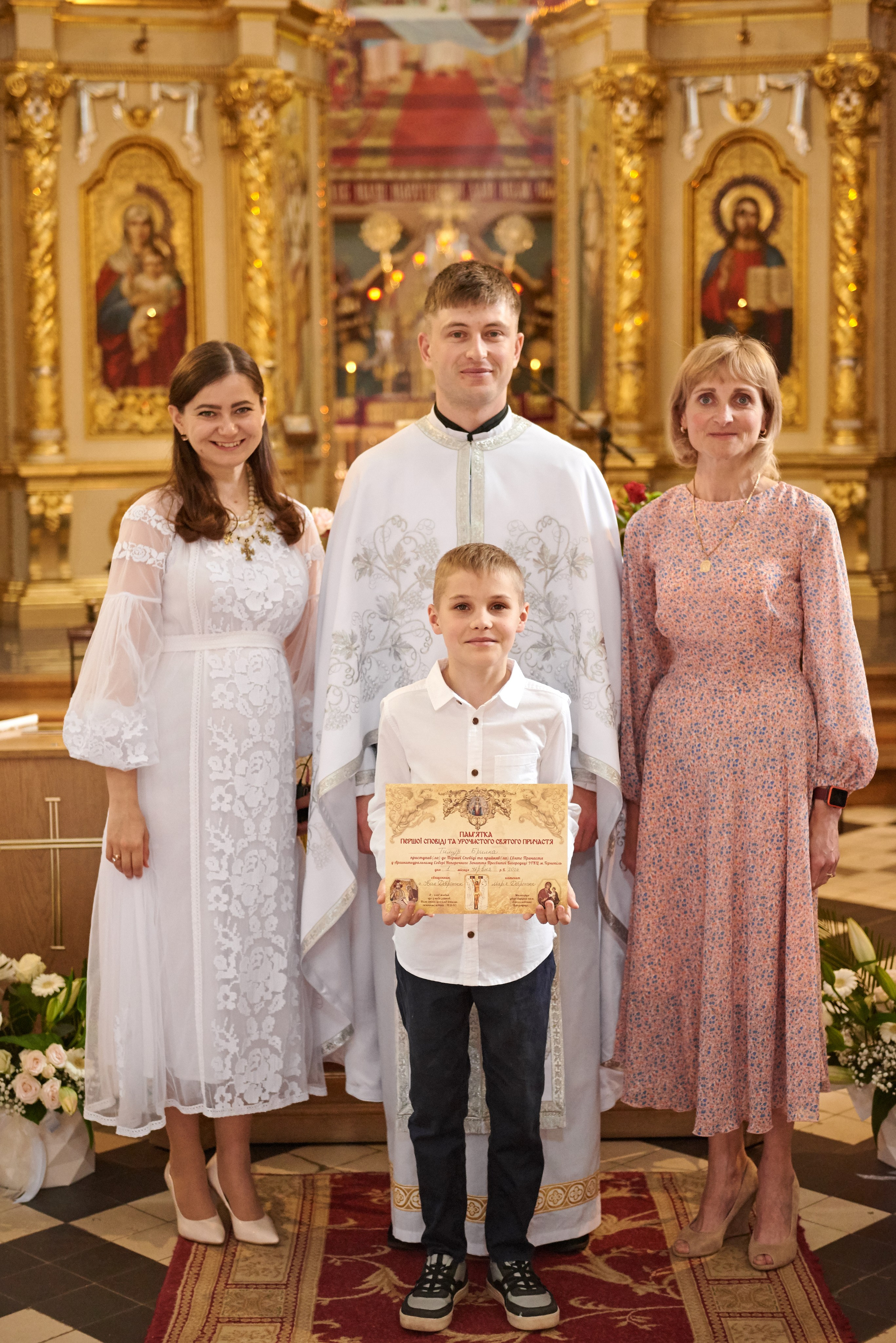Архикатедральний Собор НЗПБ (Катедра). Фотограф новонароджених діток та їх сімей в Тернополі