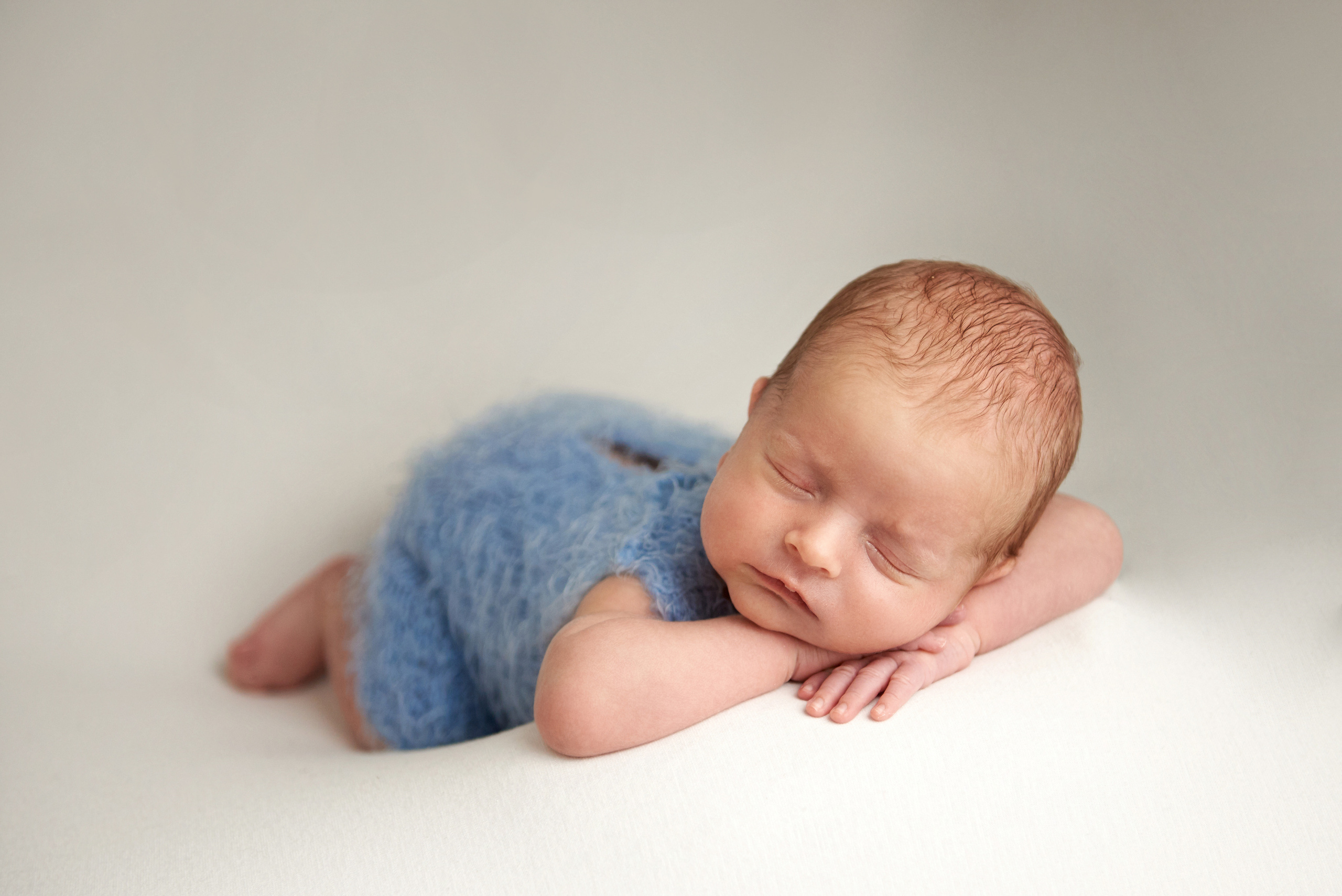 Newborn. Фотограф новонароджених діток та їх сімей в Тернополі