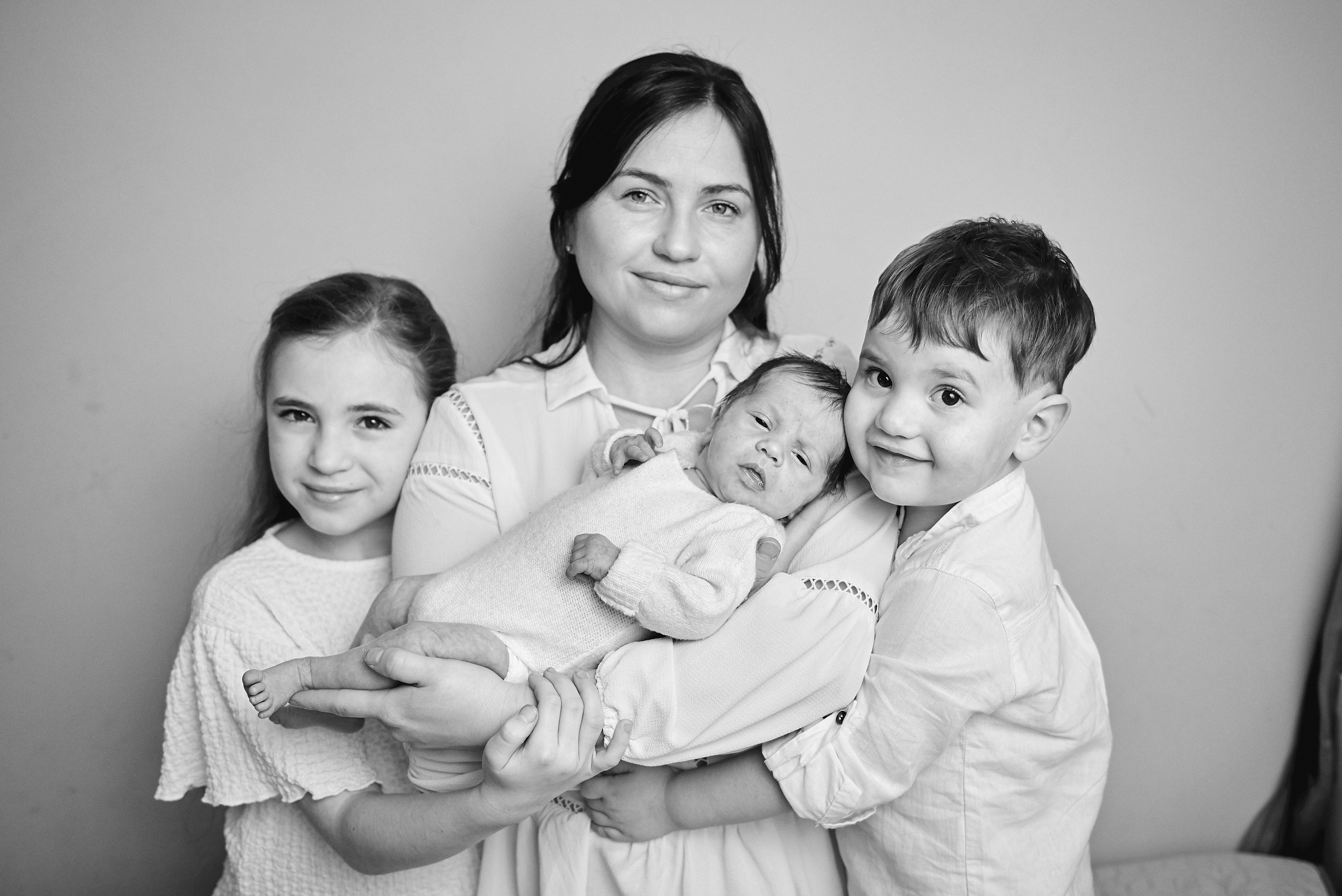 Таня Софія Віктор і Лєра. Фотограф новонароджених діток та їх сімей в Тернополі
