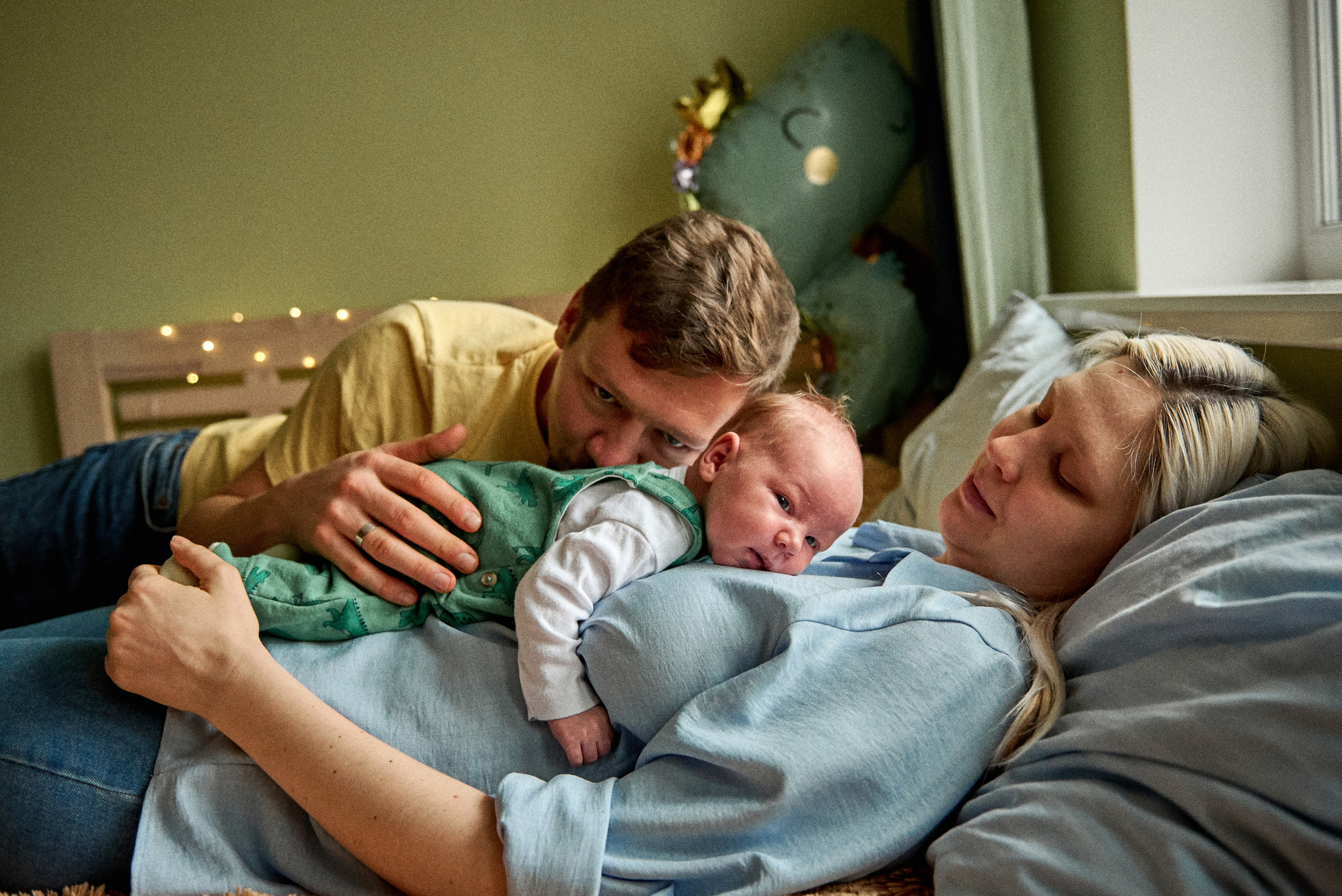 Аня Володя і Назар. Фотограф новонароджених діток та їх сімей в Тернополі