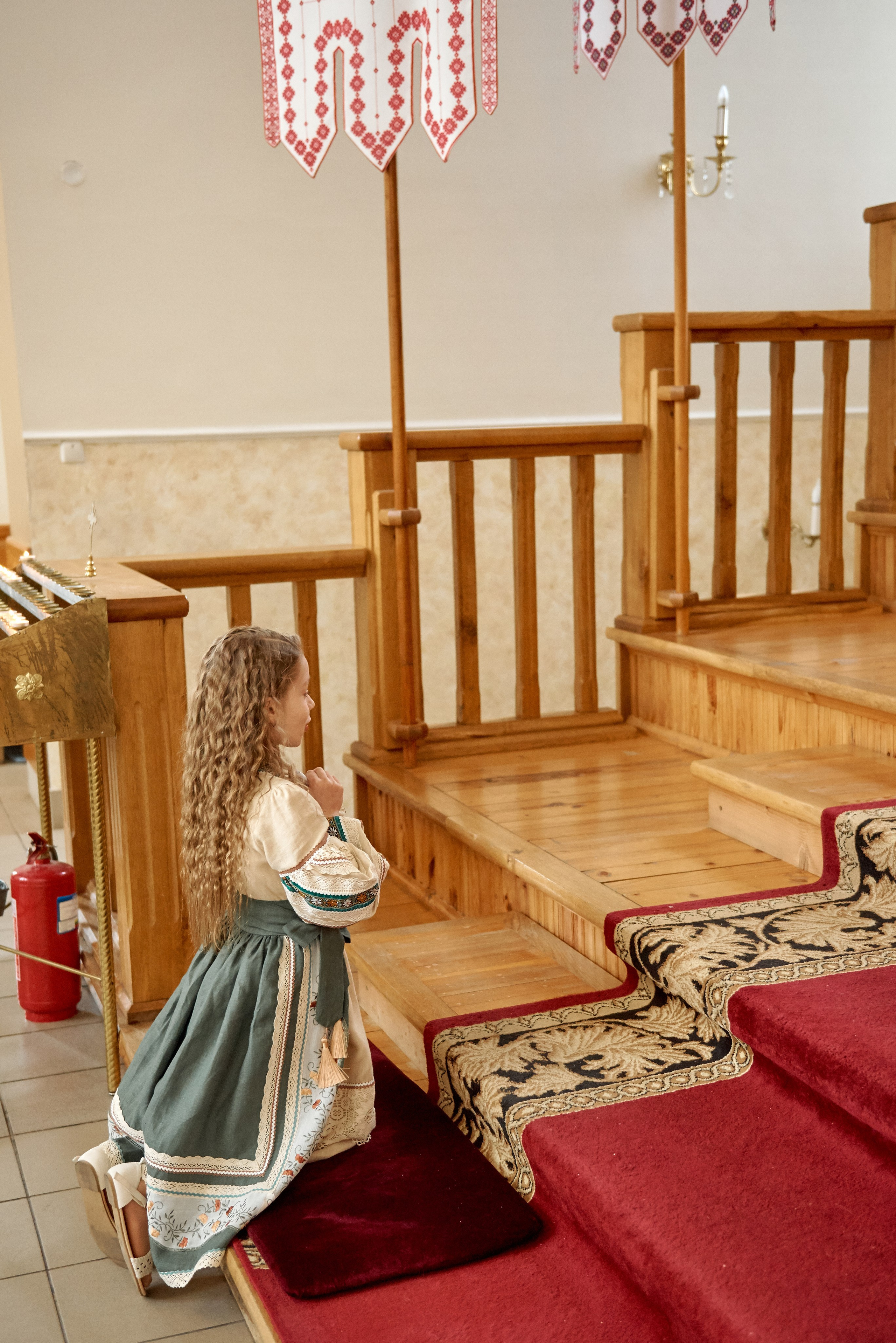 Храм Матері Божої Неустанної Помочі (біля літака). Фотограф новонароджених діток та їх сімей в Тернополі