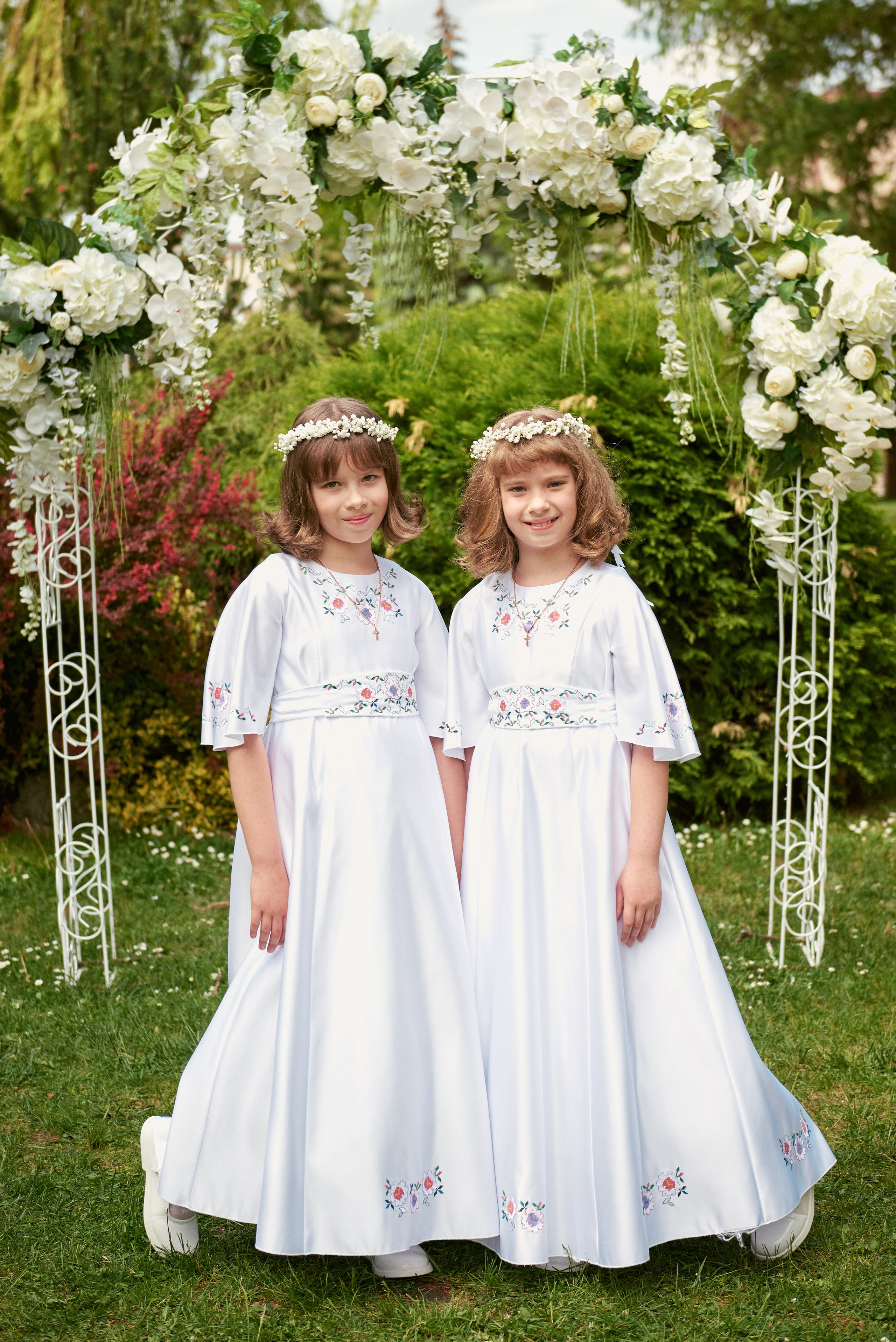 Храм Матері Божої Неустанної Помочі (біля літака). Фотограф новонароджених діток та їх сімей в Тернополі