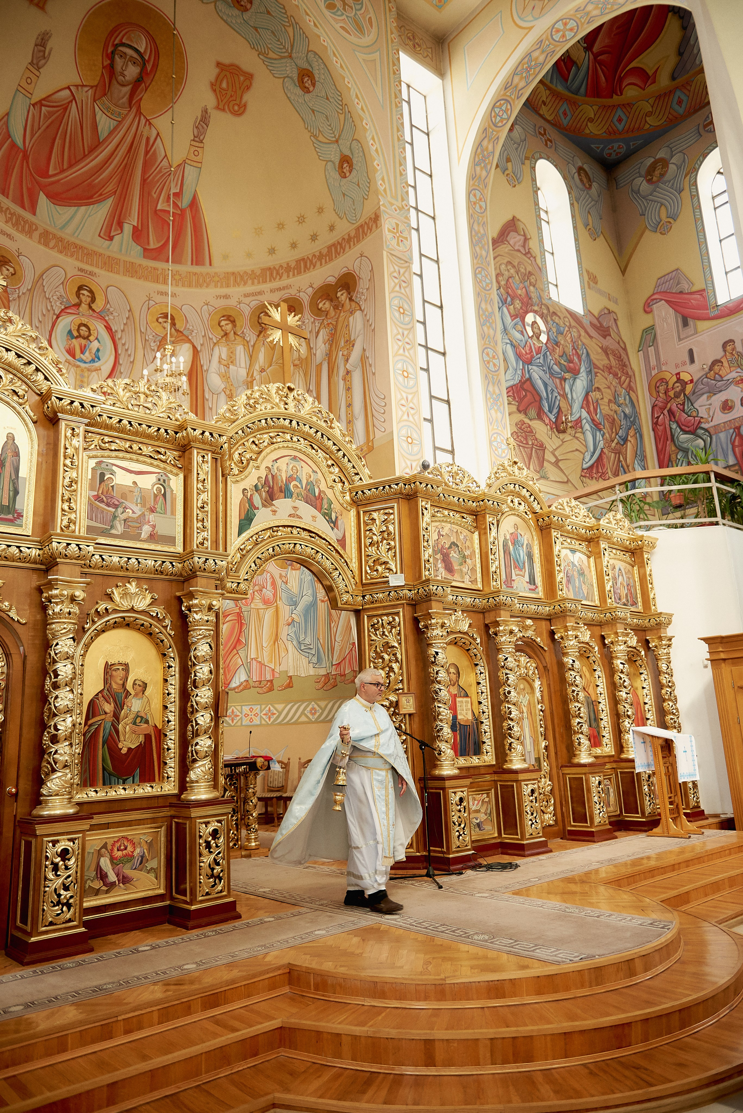 Церква святого архістратига Михаїла. Фотограф новонароджених діток та їх сімей в Тернополі
