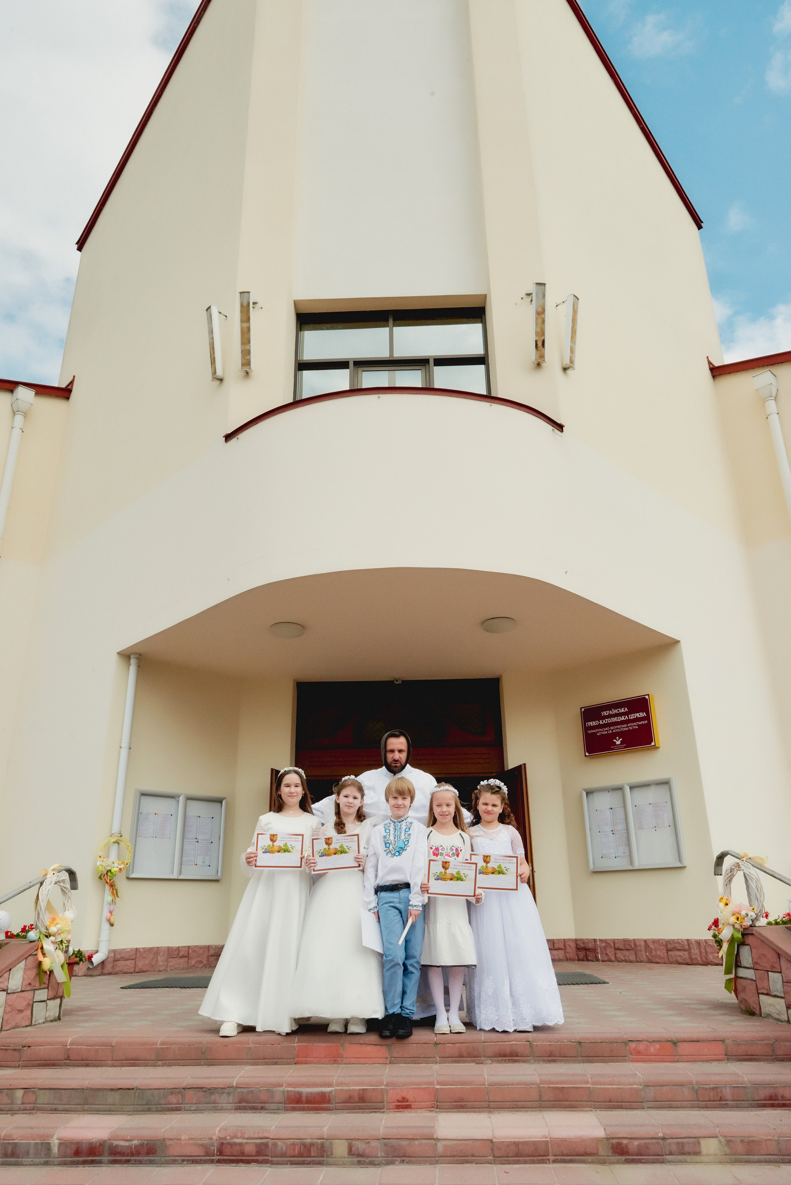 Церква святого апостола Петра. Фотограф новонароджених діток та їх сімей в Тернополі
