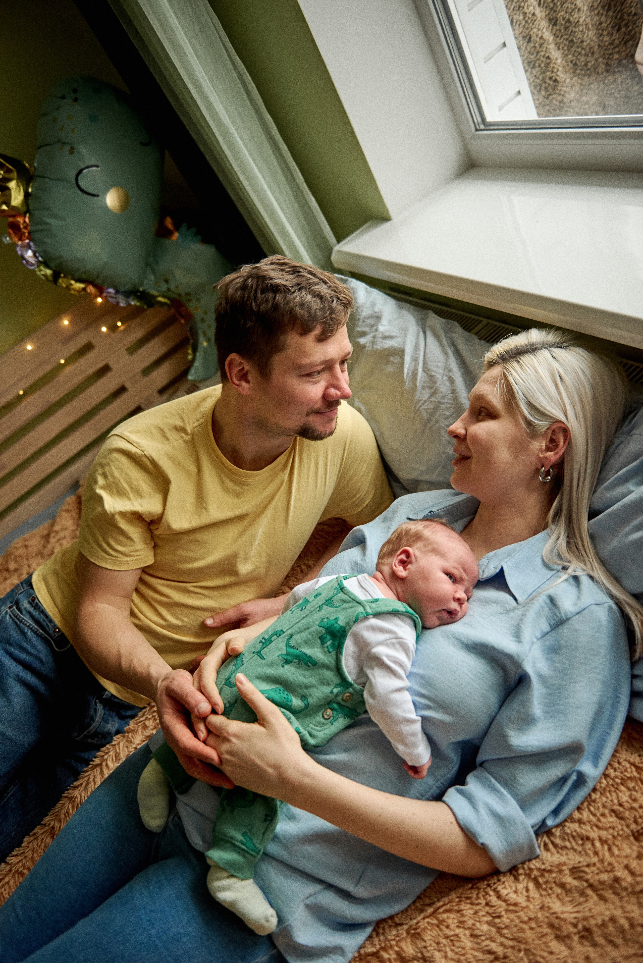 Аня Володя і Назар. Фотограф новонароджених діток та їх сімей в Тернополі