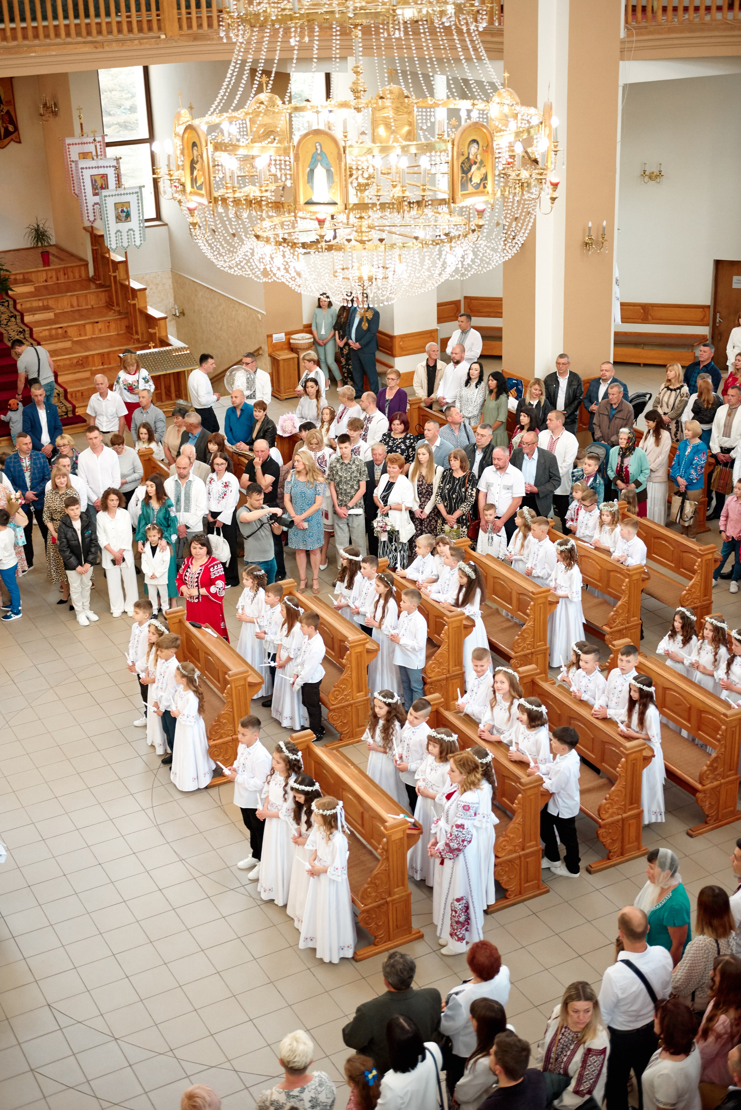 Храм Матері Божої Неустанної Помочі (біля літака). Фотограф новонароджених діток та їх сімей в Тернополі