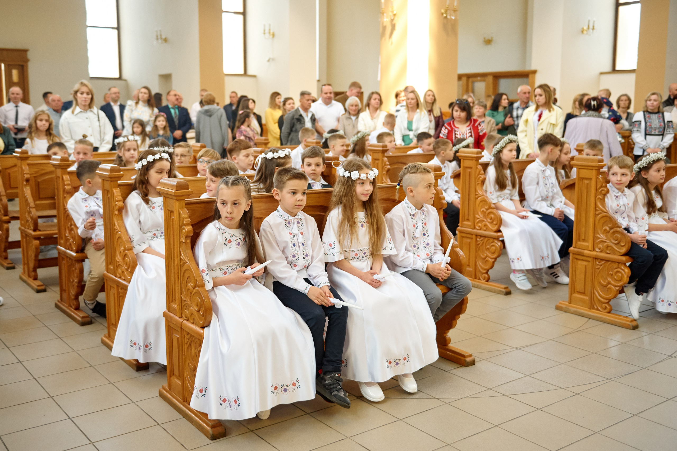 Храм Матері Божої Неустанної Помочі (біля літака). Фотограф новонароджених діток та їх сімей в Тернополі