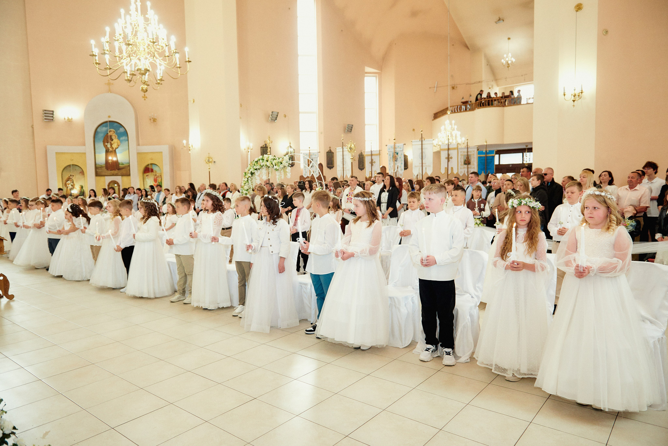 Церква св. Петра. Фотограф новонароджених діток та їх сімей в Тернополі