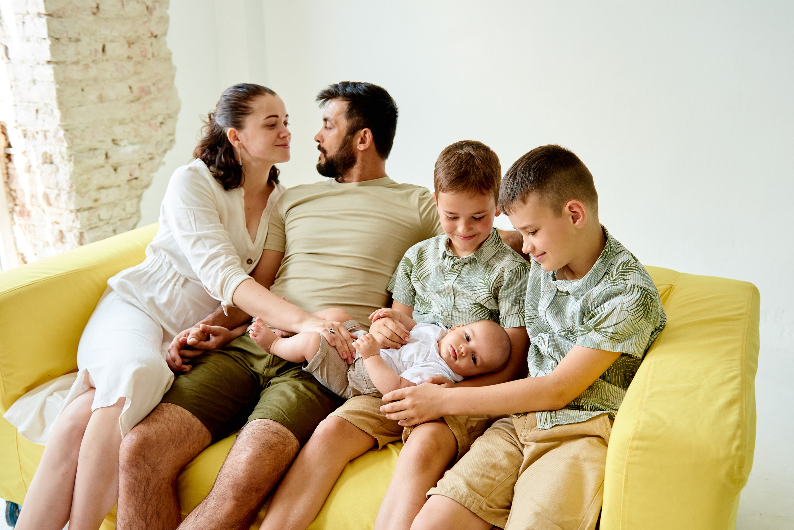 Катя Сем Матвій Костя і Даніель. Фотограф новонароджених діток та їх сімей в Тернополі