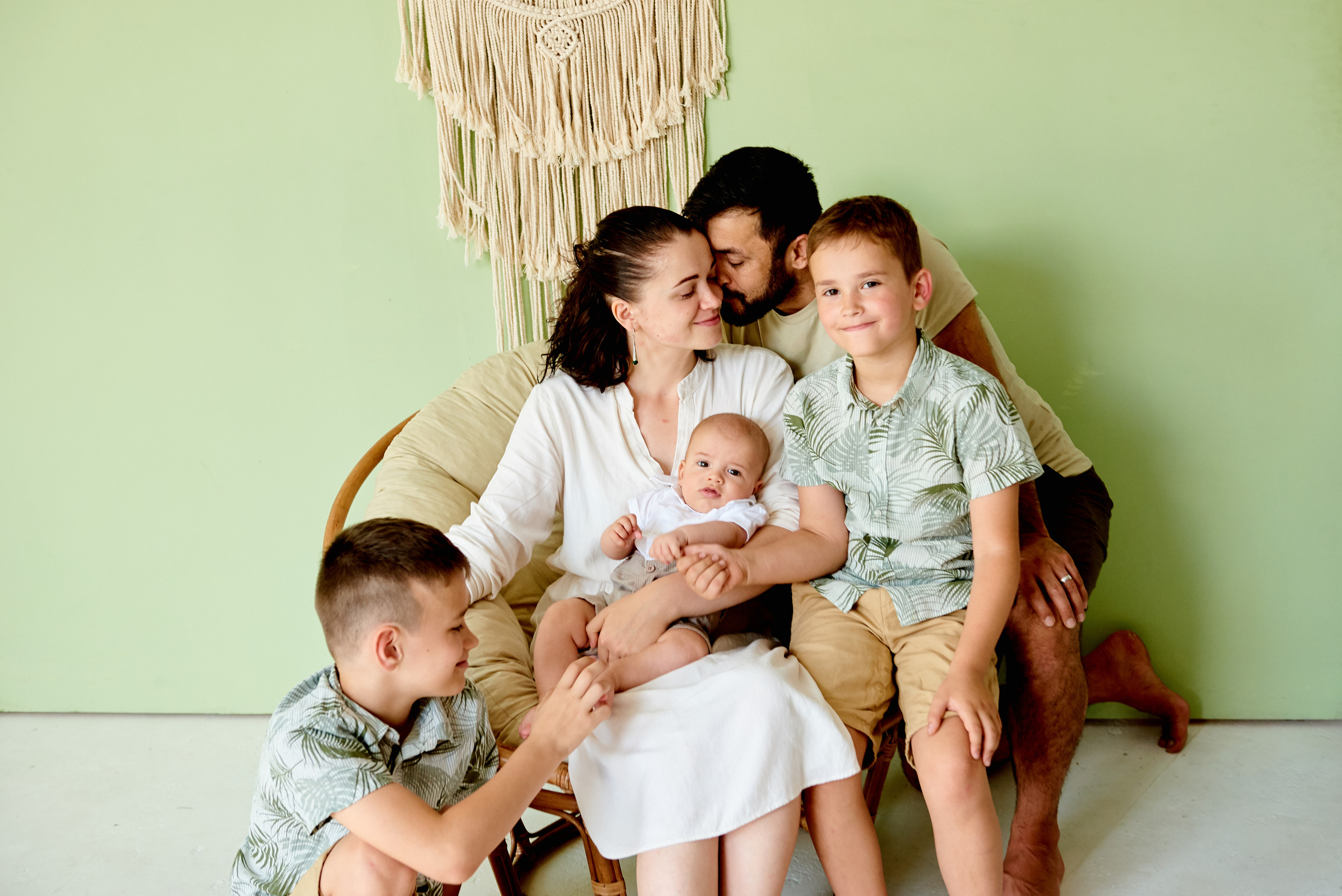 Катя Сем Матвій Костя і Даніель. Фотограф новонароджених діток та їх сімей в Тернополі