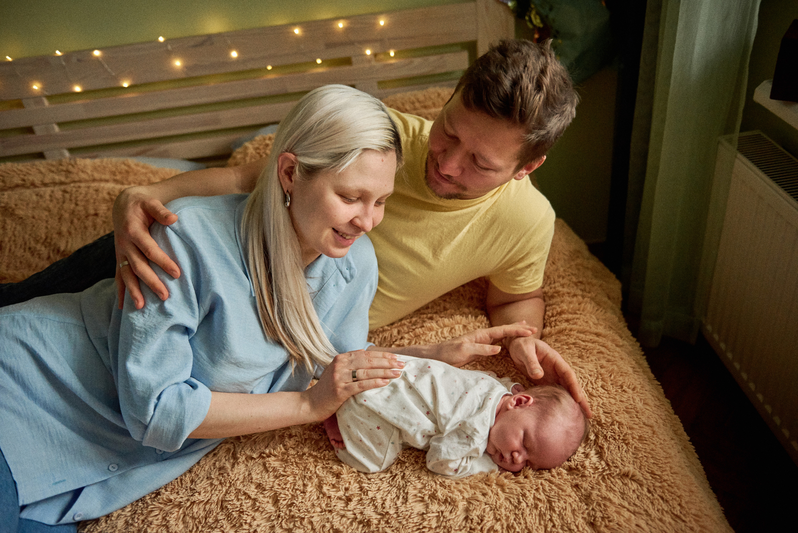 Аня Володя і Назар. Фотограф новонароджених діток та їх сімей в Тернополі