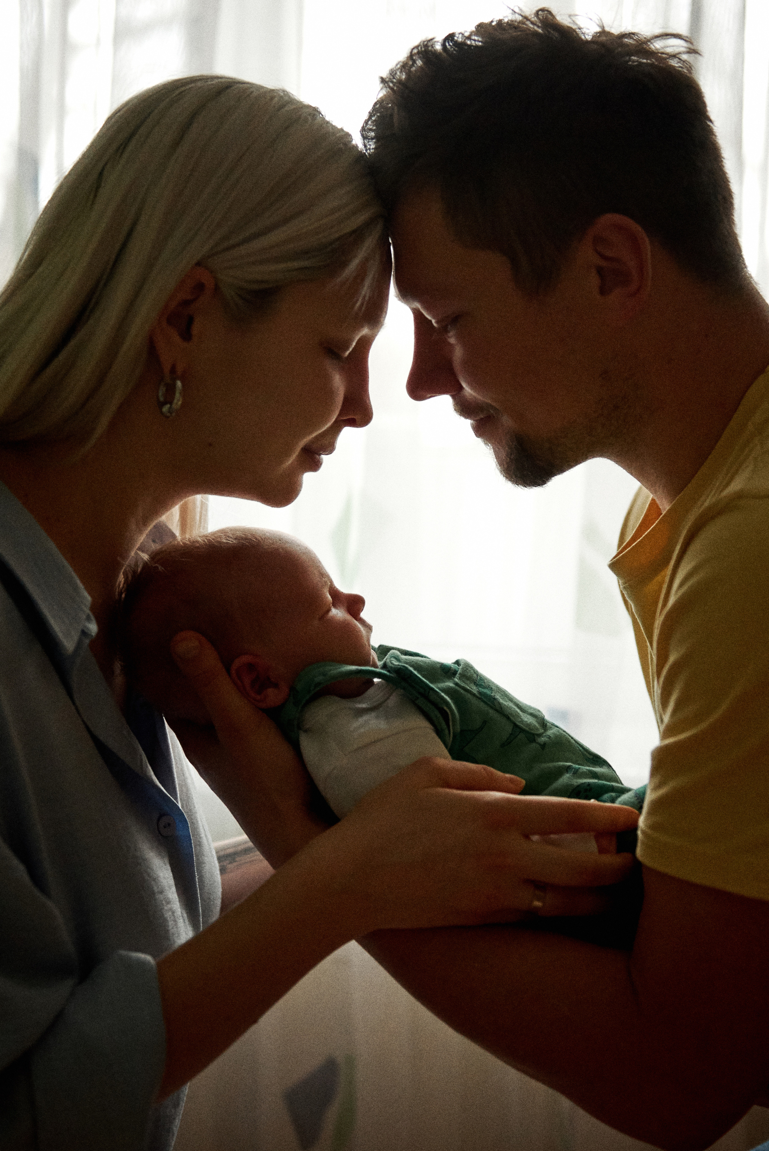 Аня Володя і Назар. Фотограф новонароджених діток та їх сімей в Тернополі