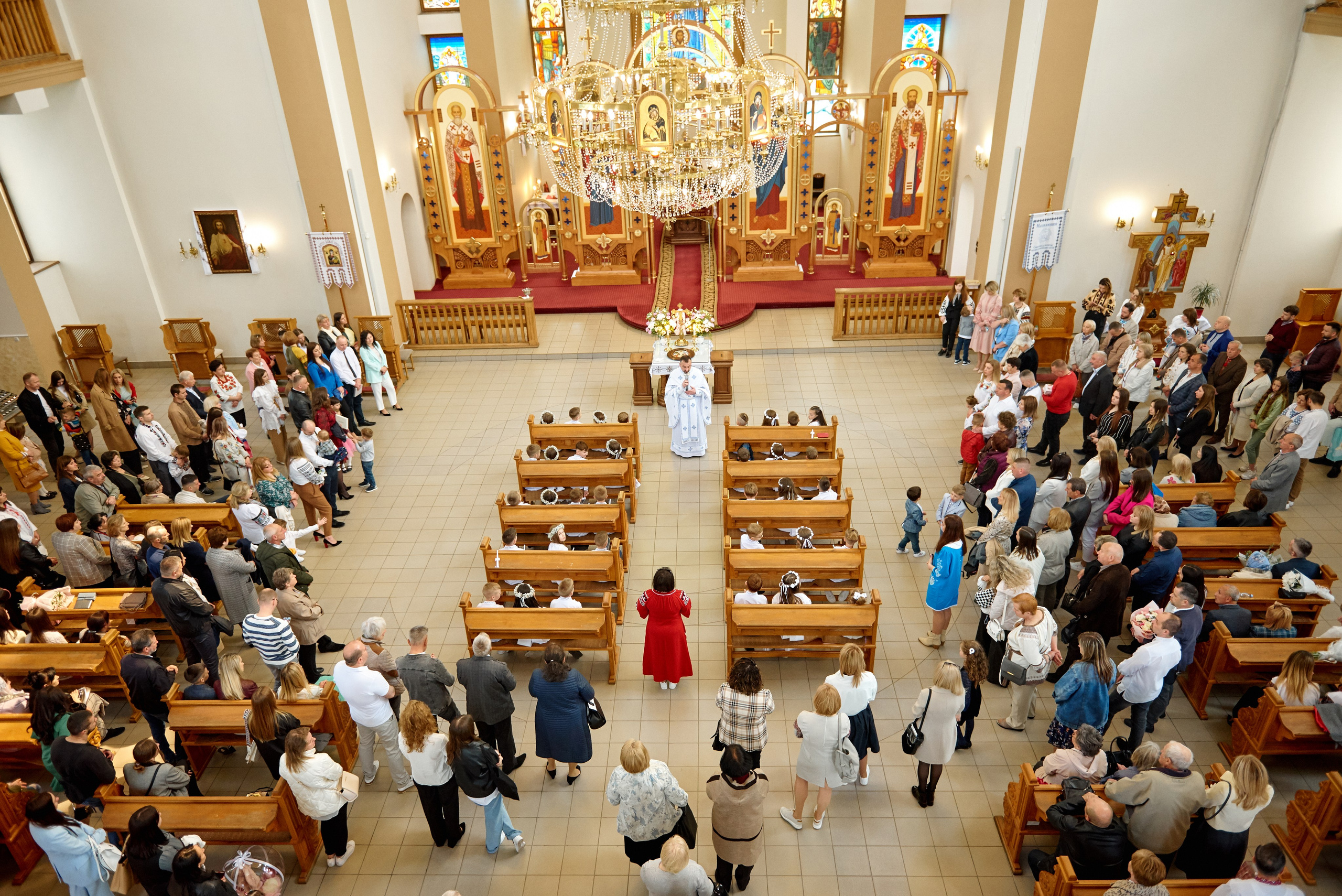 Храм Матері Божої Неустанної Помочі (біля літака). Фотограф новонароджених діток та їх сімей в Тернополі