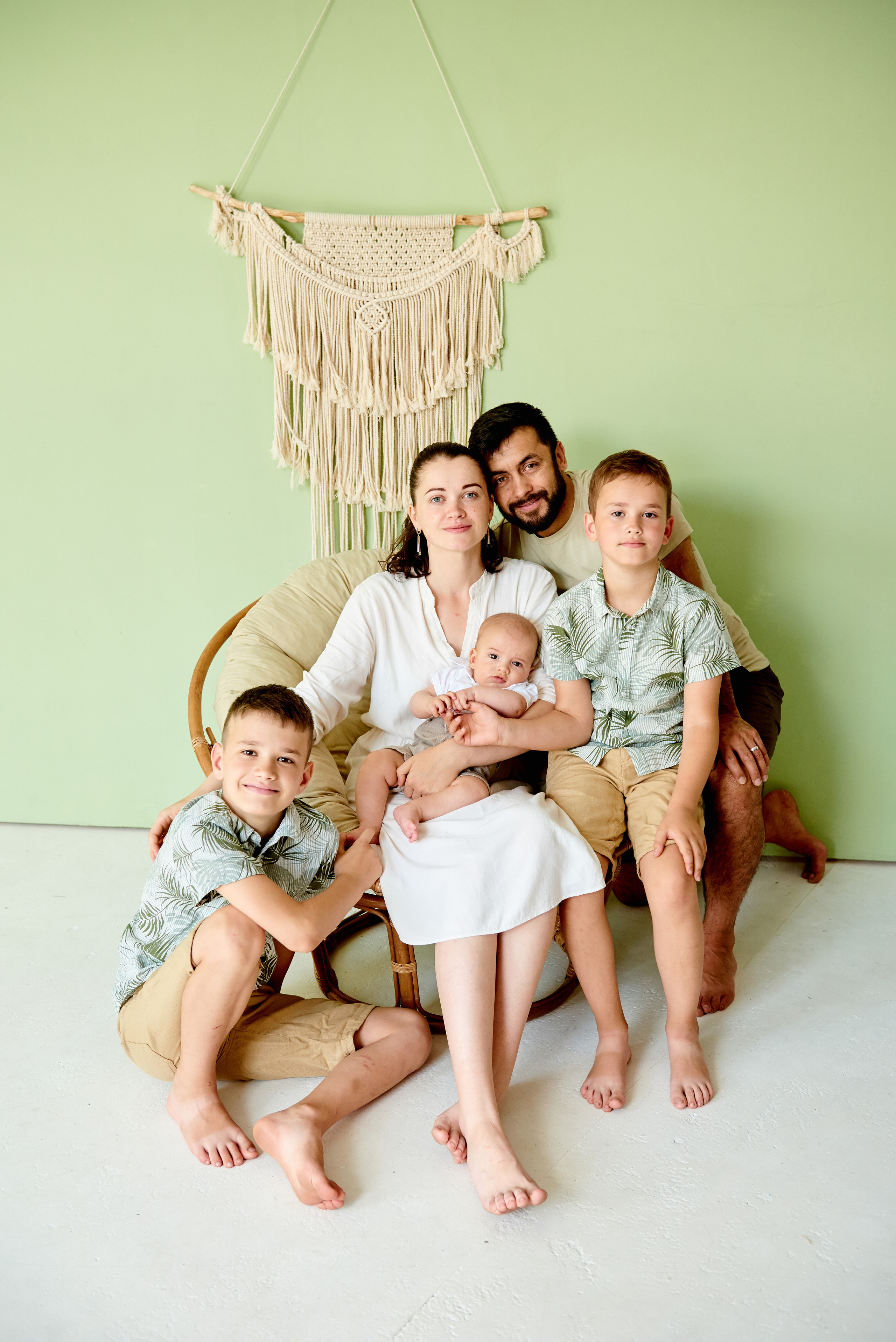 Катя Сем Матвій Костя і Даніель. Фотограф новонароджених діток та їх сімей в Тернополі