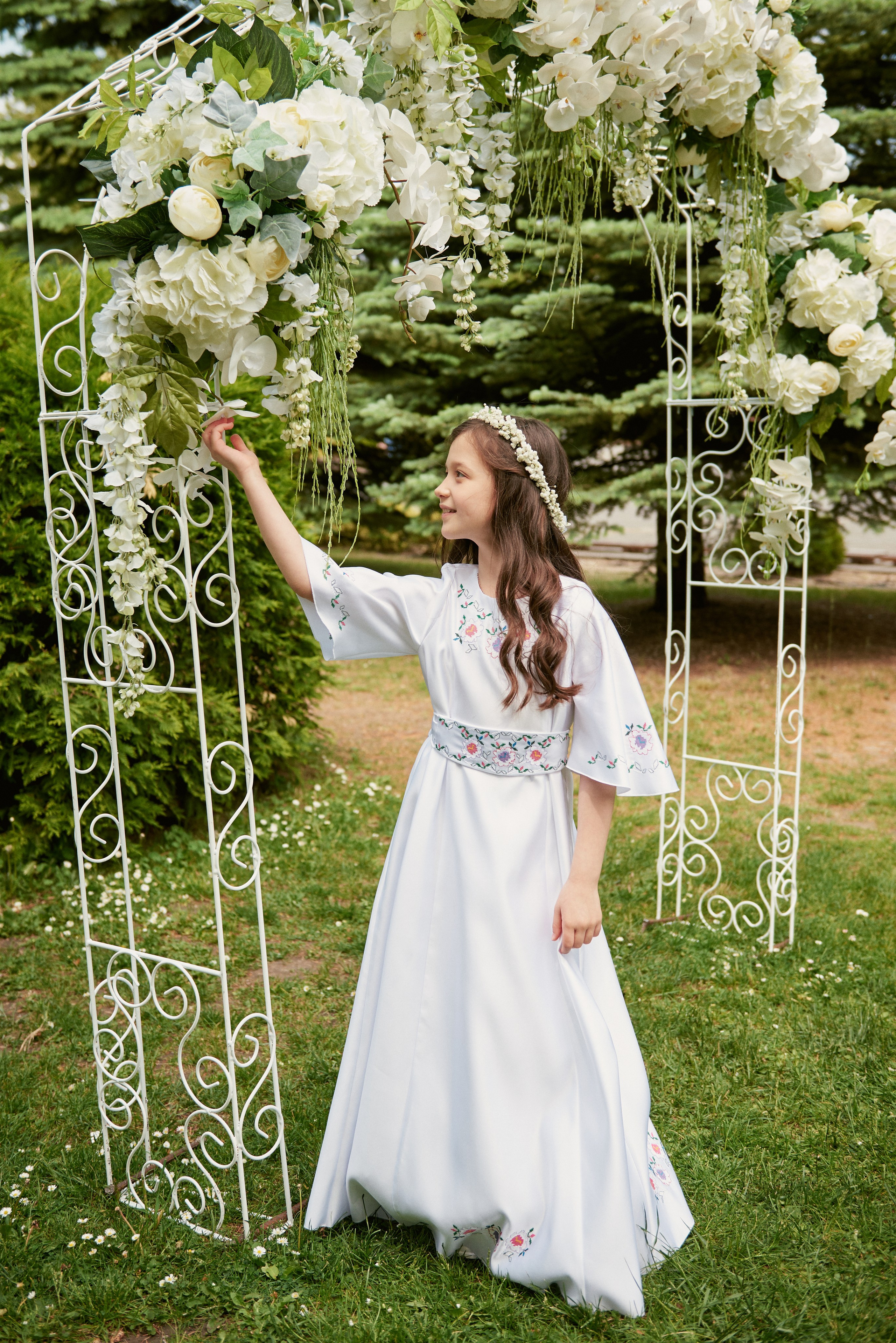 Храм Матері Божої Неустанної Помочі (біля літака). Фотограф новонароджених діток та їх сімей в Тернополі