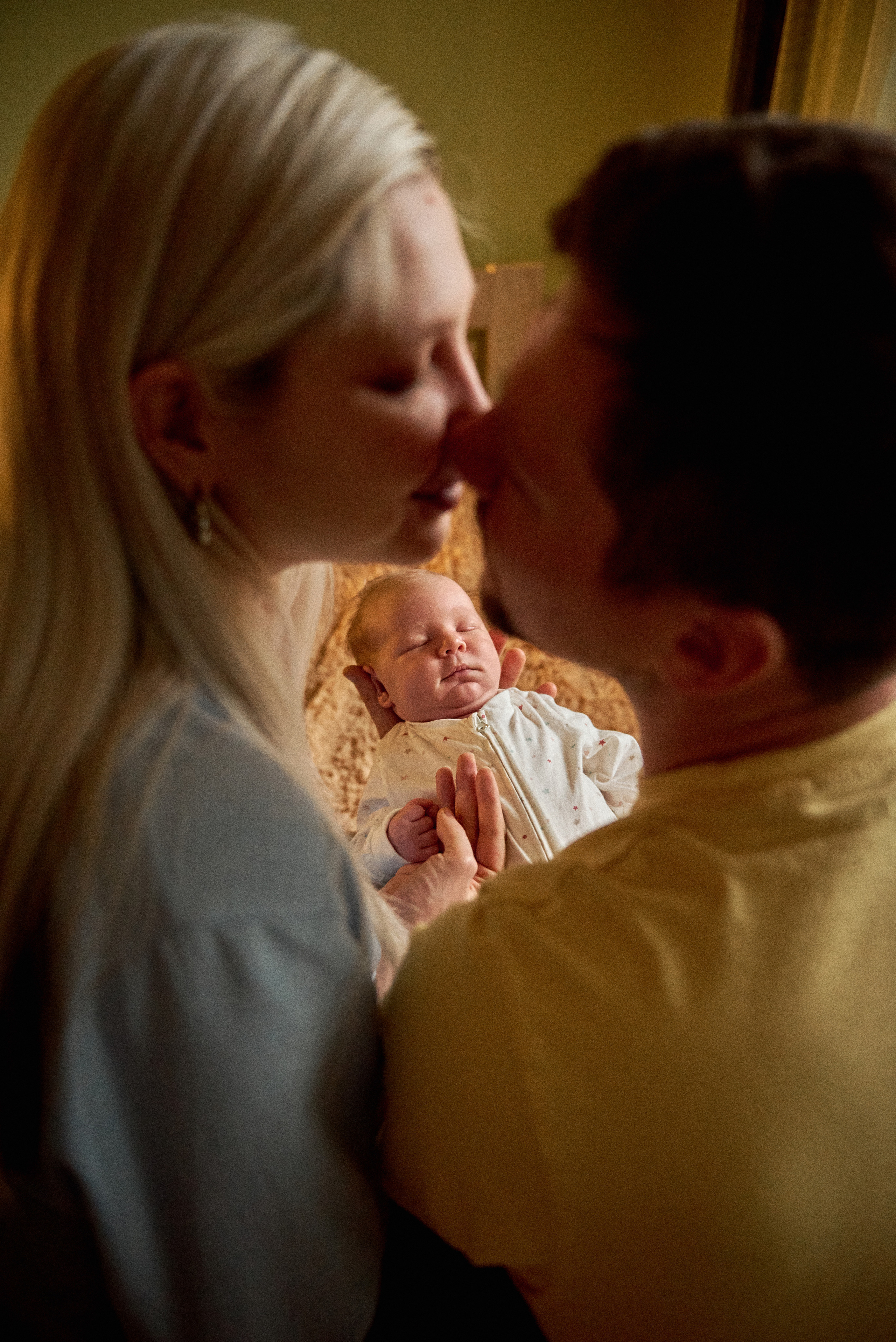 Аня Володя і Назар. Фотограф новонароджених діток та їх сімей в Тернополі