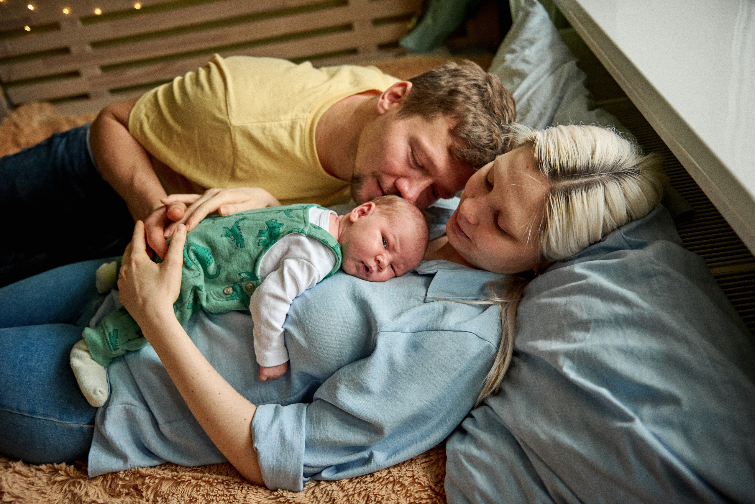 Аня Володя і Назар. Фотограф новонароджених діток та їх сімей в Тернополі