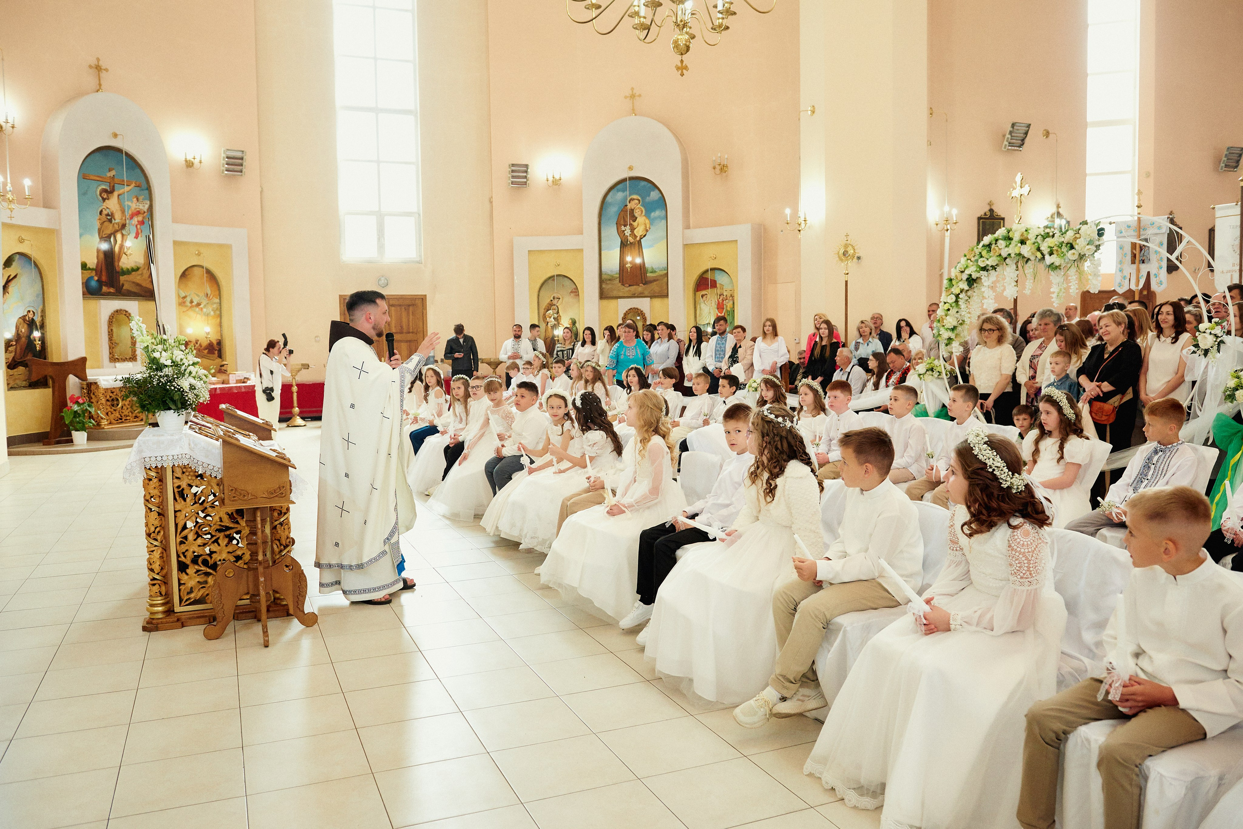 Церква св. Петра. Фотограф новонароджених діток та їх сімей в Тернополі