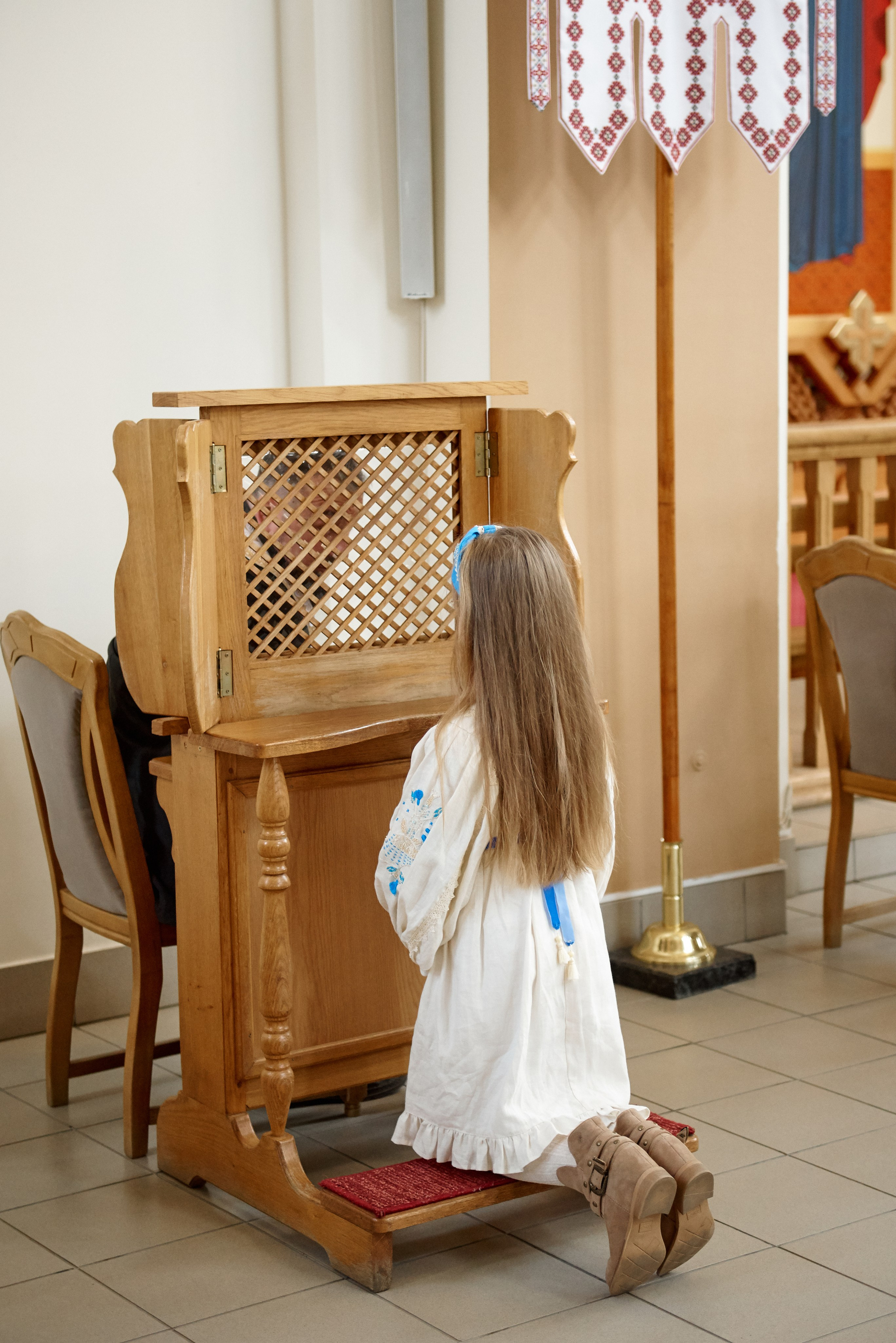 Храм Матері Божої Неустанної Помочі (біля літака). Фотограф новонароджених діток та їх сімей в Тернополі
