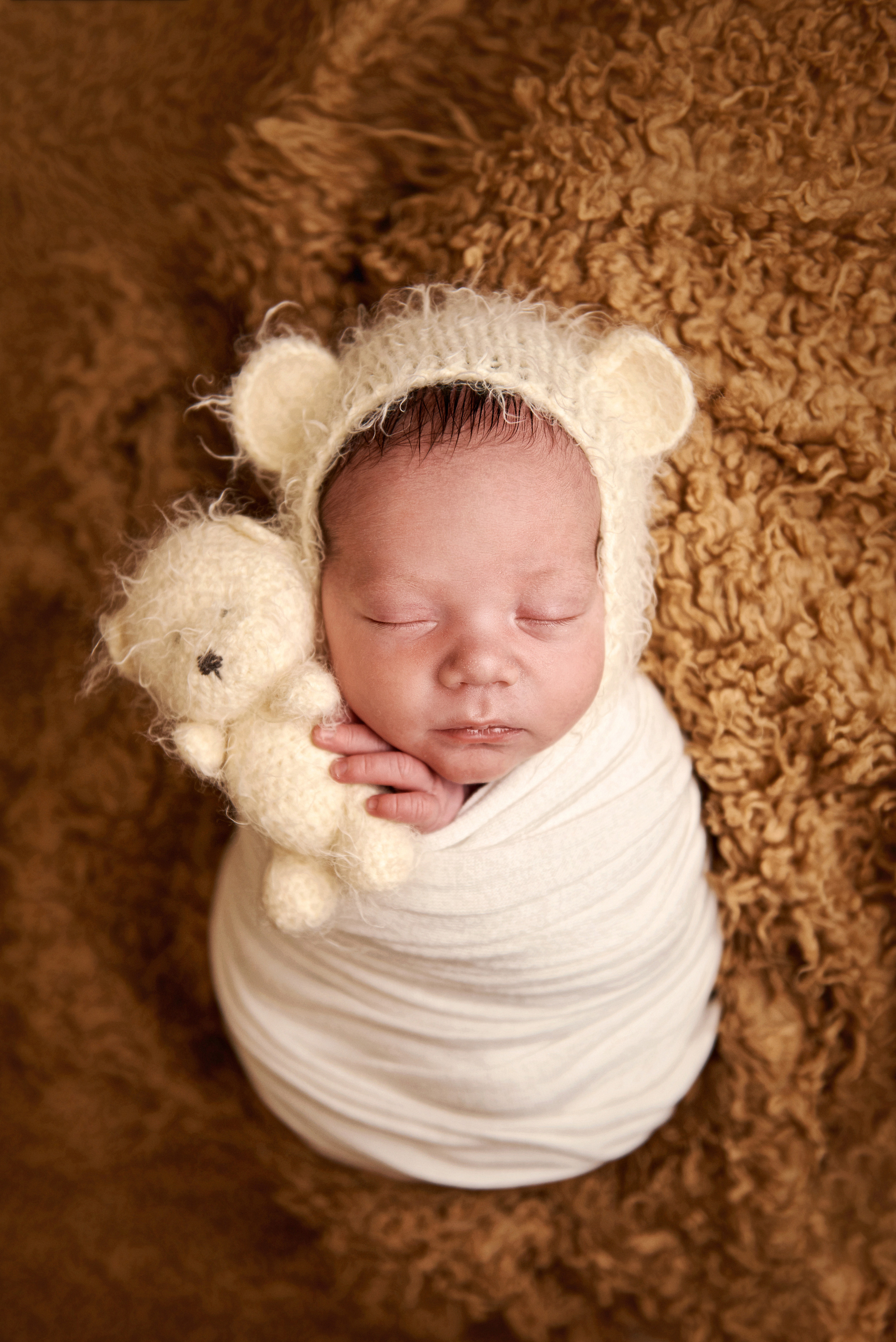 Фото малюка тільки в обмотках. Фотограф новонароджених діток та їх сімей в Тернополі