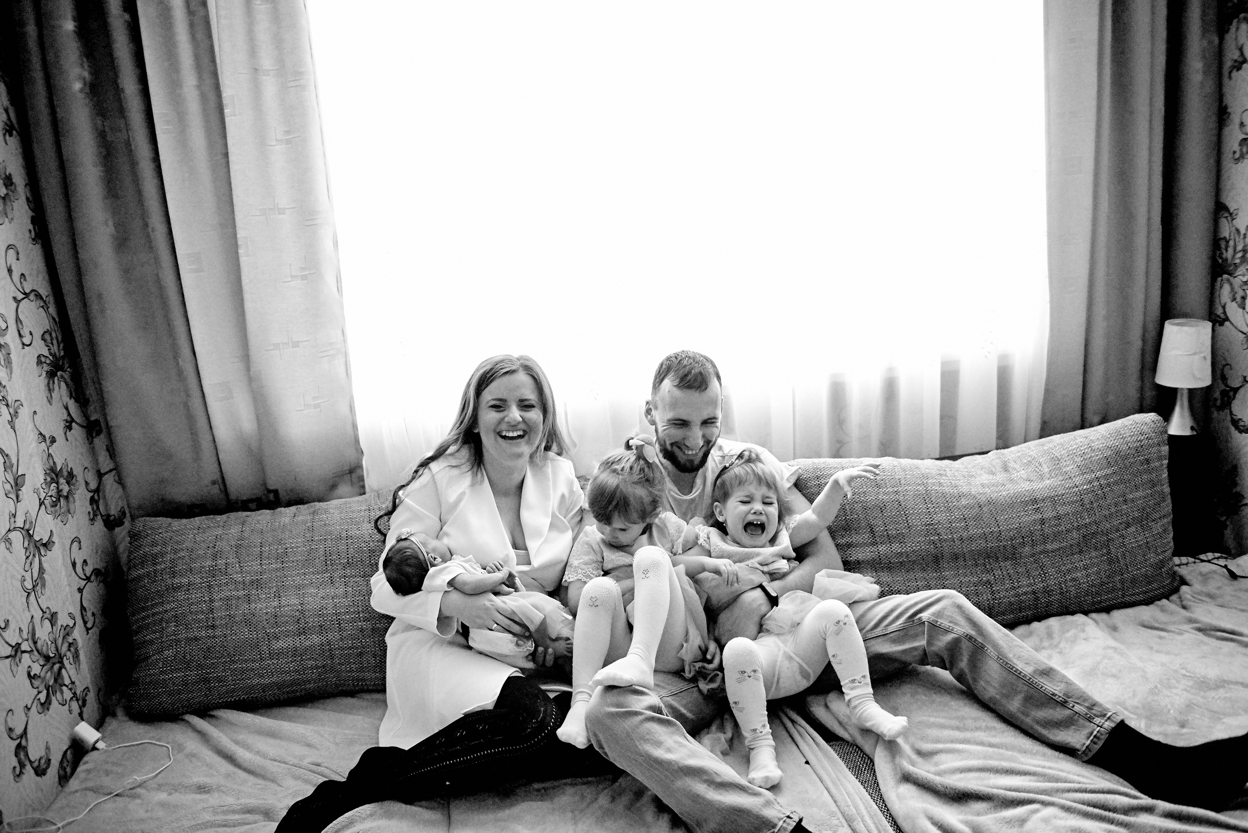 Олена та Влад Емма Єва та Еліна 9 днів життя. Фотограф новонароджених діток та їх сімей в Тернополі