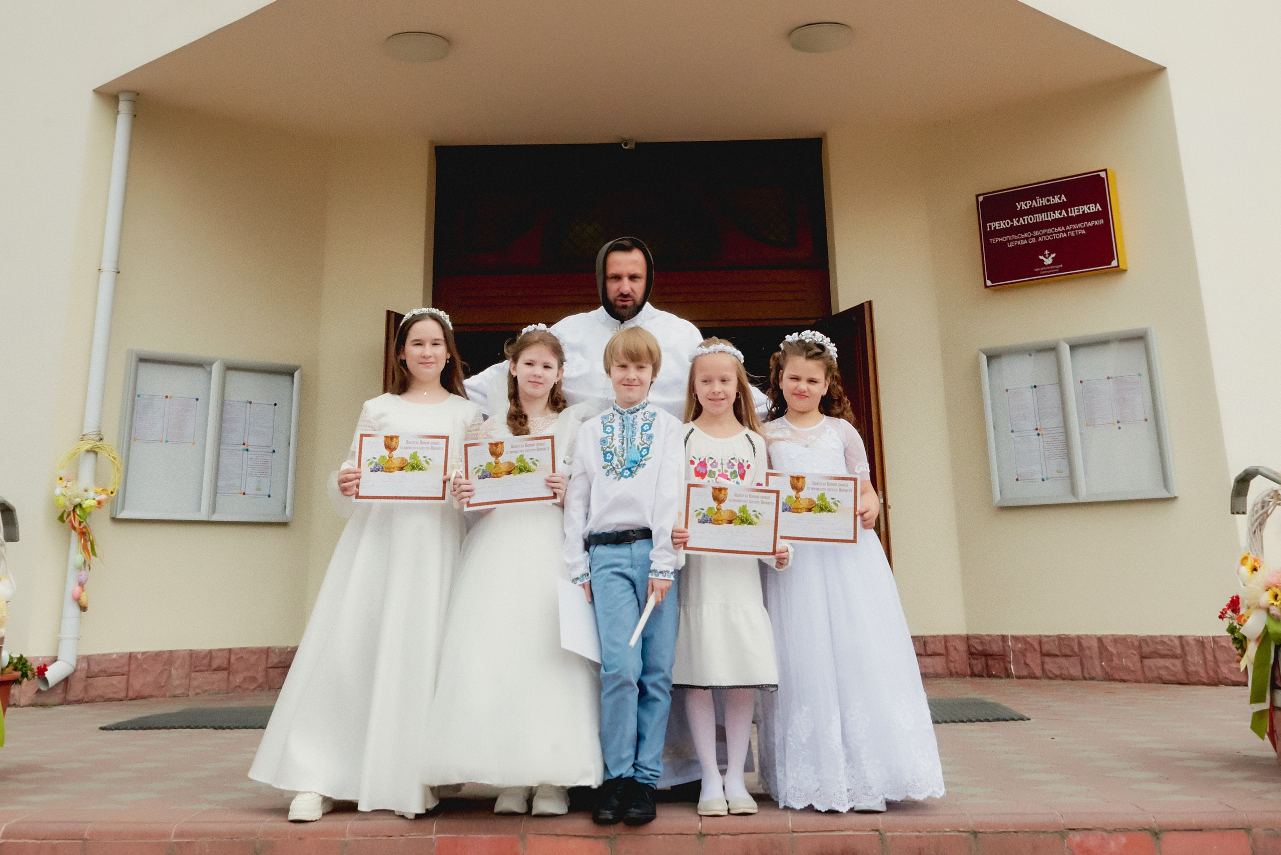 Церква святого апостола Петра. Фотограф новонароджених діток та їх сімей в Тернополі