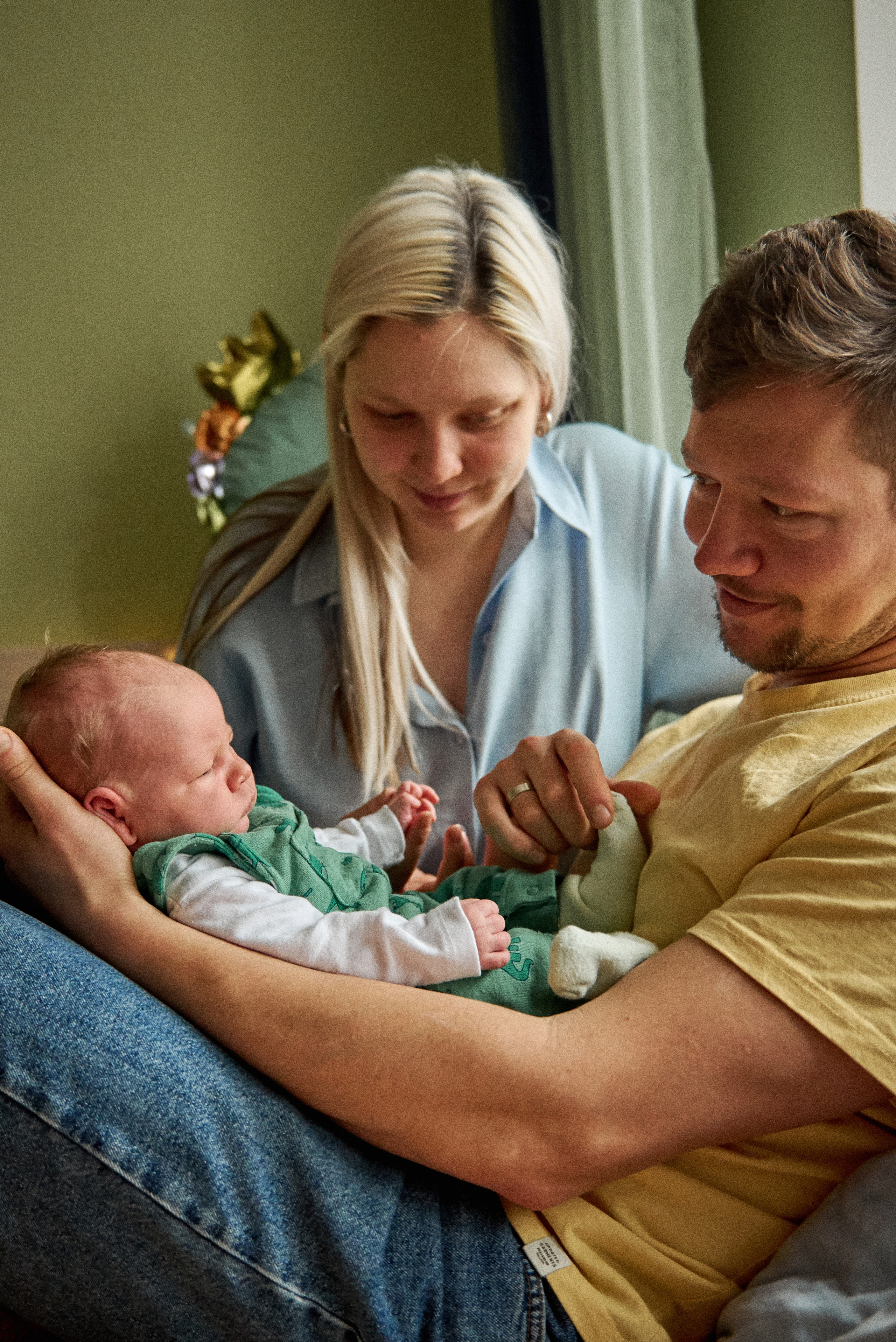 Аня Володя і Назар. Фотограф новонароджених діток та їх сімей в Тернополі
