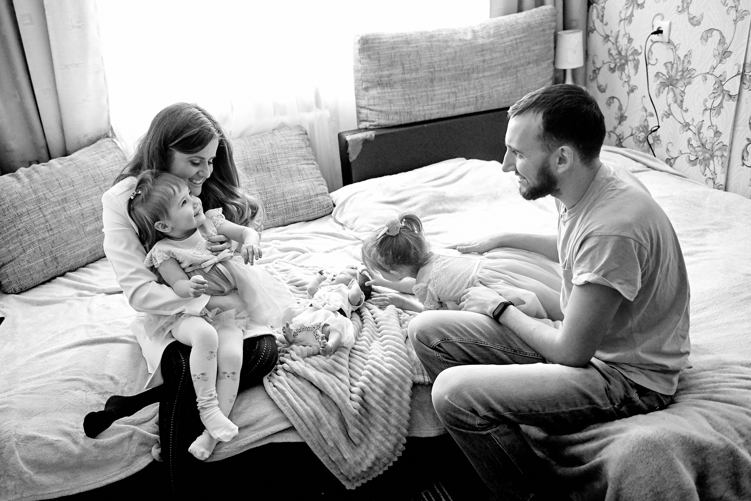 Олена та Влад Емма Єва та Еліна 9 днів життя. Фотограф новонароджених діток та їх сімей в Тернополі