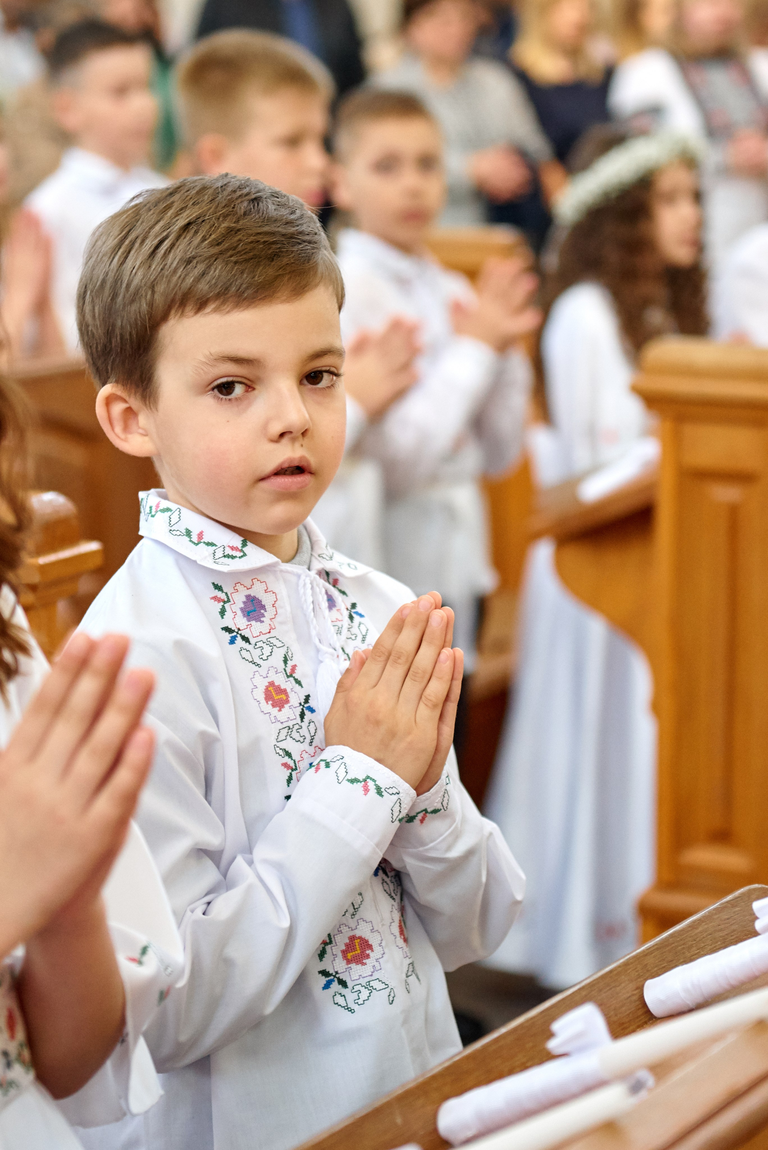 Храм Матері Божої Неустанної Помочі (біля літака). Фотограф новонароджених діток та їх сімей в Тернополі