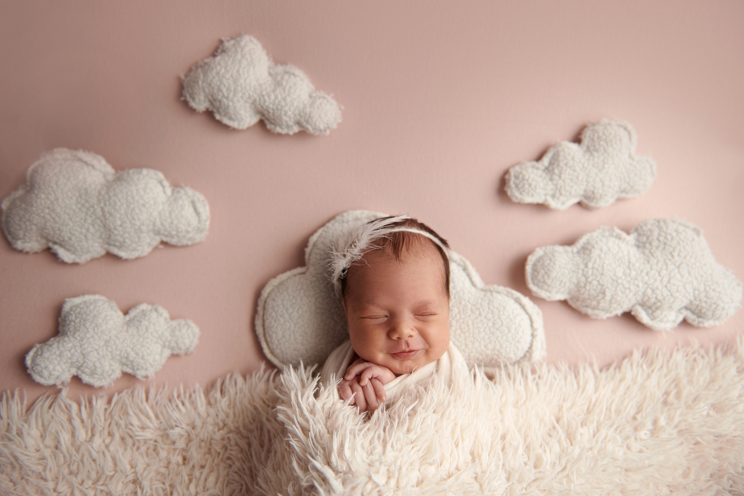 Фото малюка тільки в обмотках. Фотограф новонароджених діток та їх сімей в Тернополі