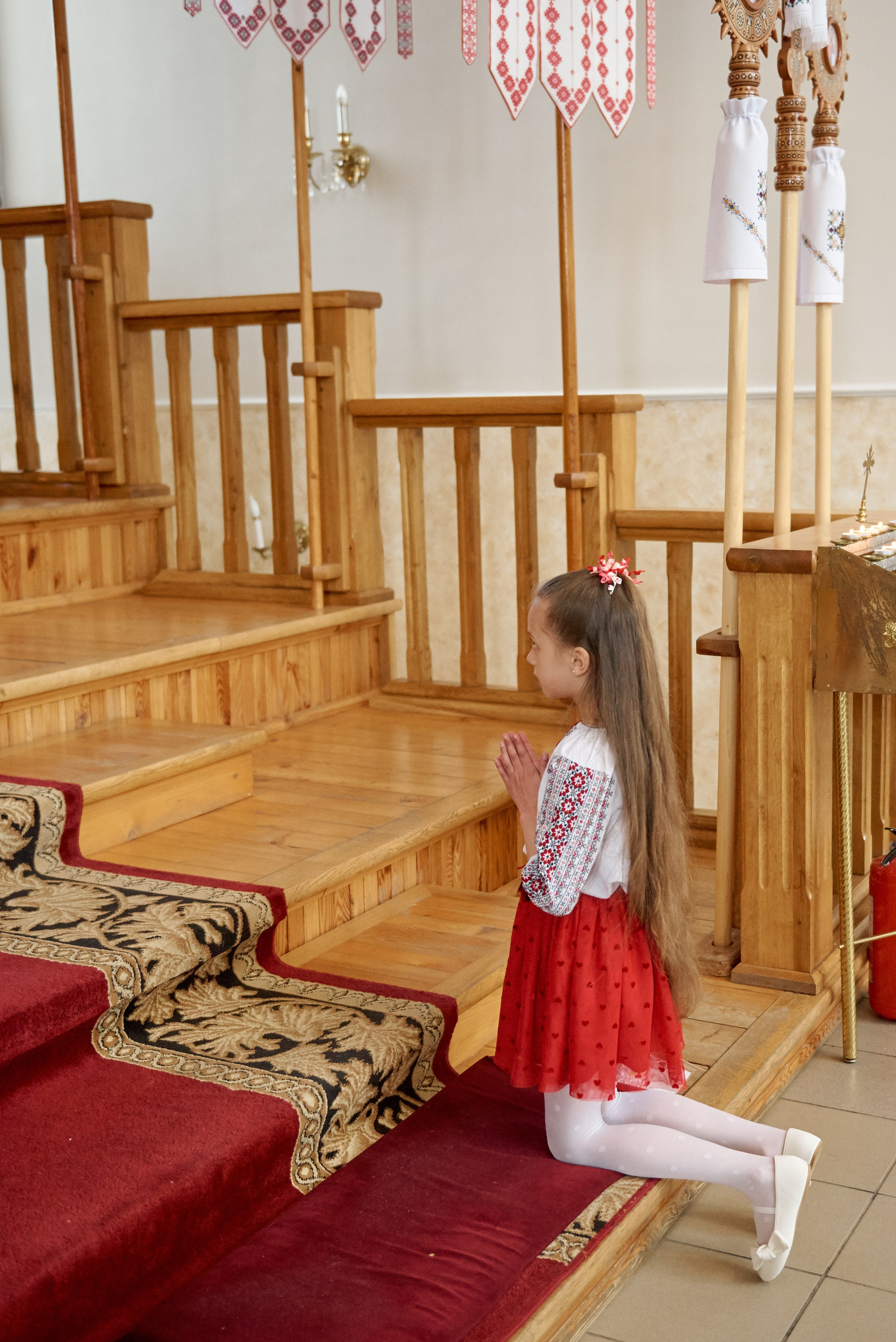 Храм Матері Божої Неустанної Помочі (біля літака). Фотограф новонароджених діток та їх сімей в Тернополі