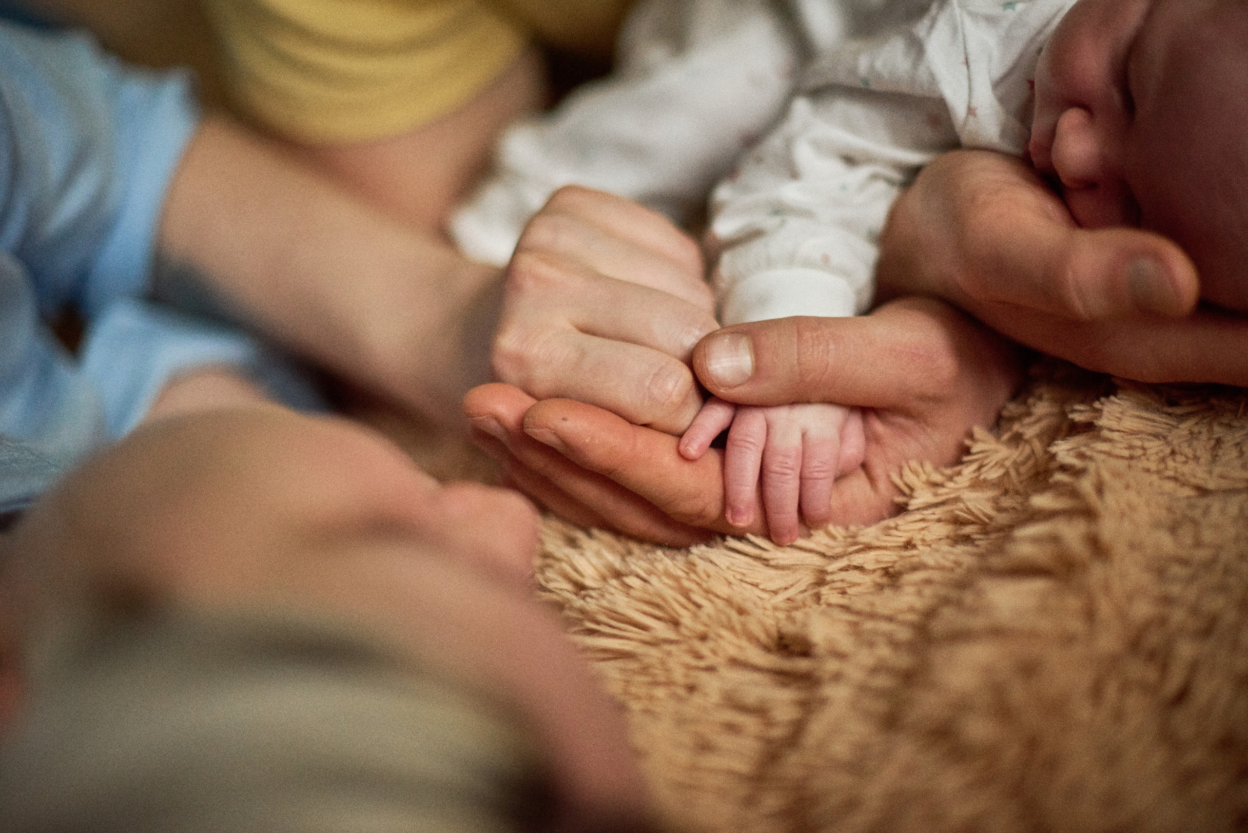 Аня Володя і Назар. Фотограф новонароджених діток та їх сімей в Тернополі