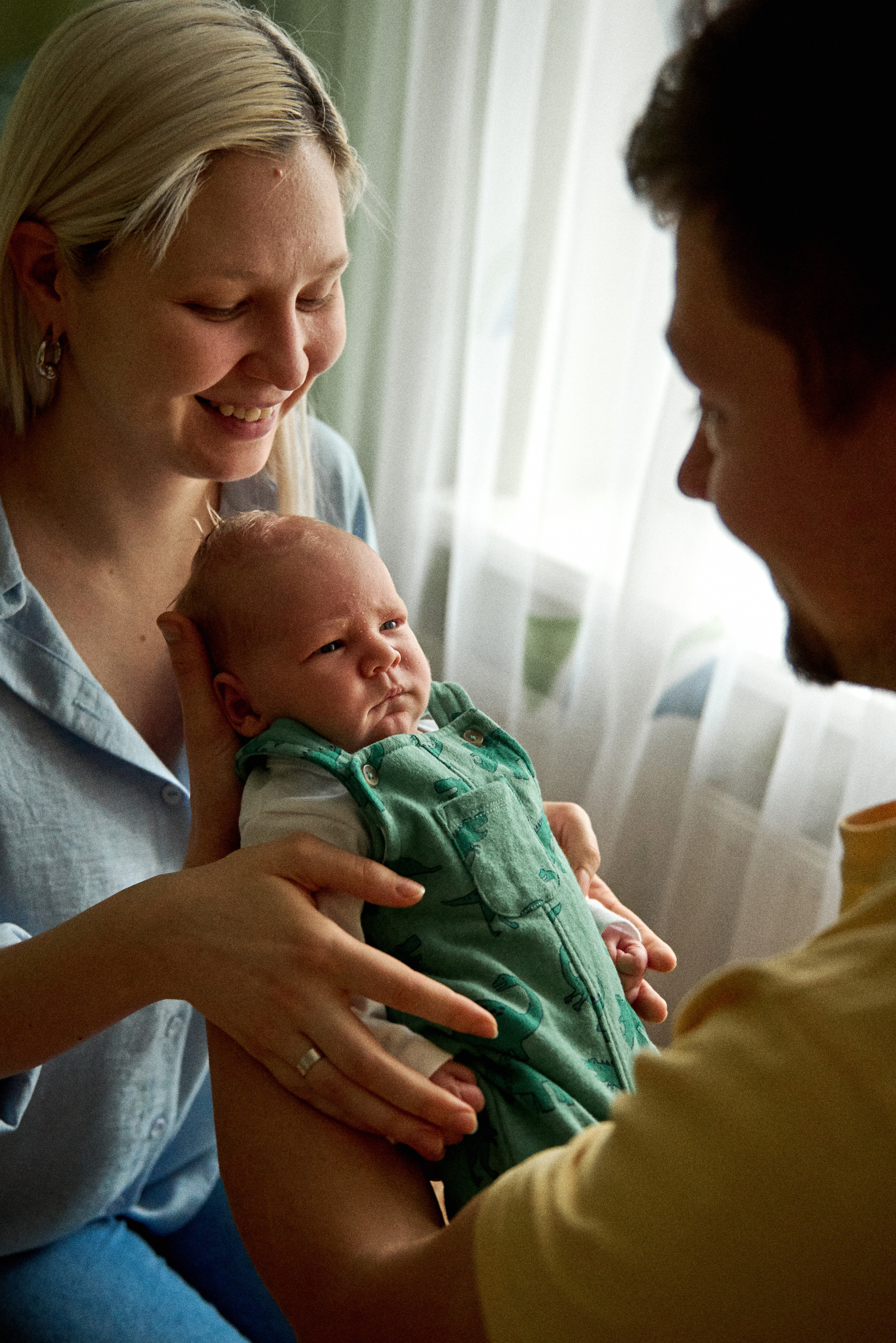 Аня Володя і Назар. Фотограф новонароджених діток та їх сімей в Тернополі