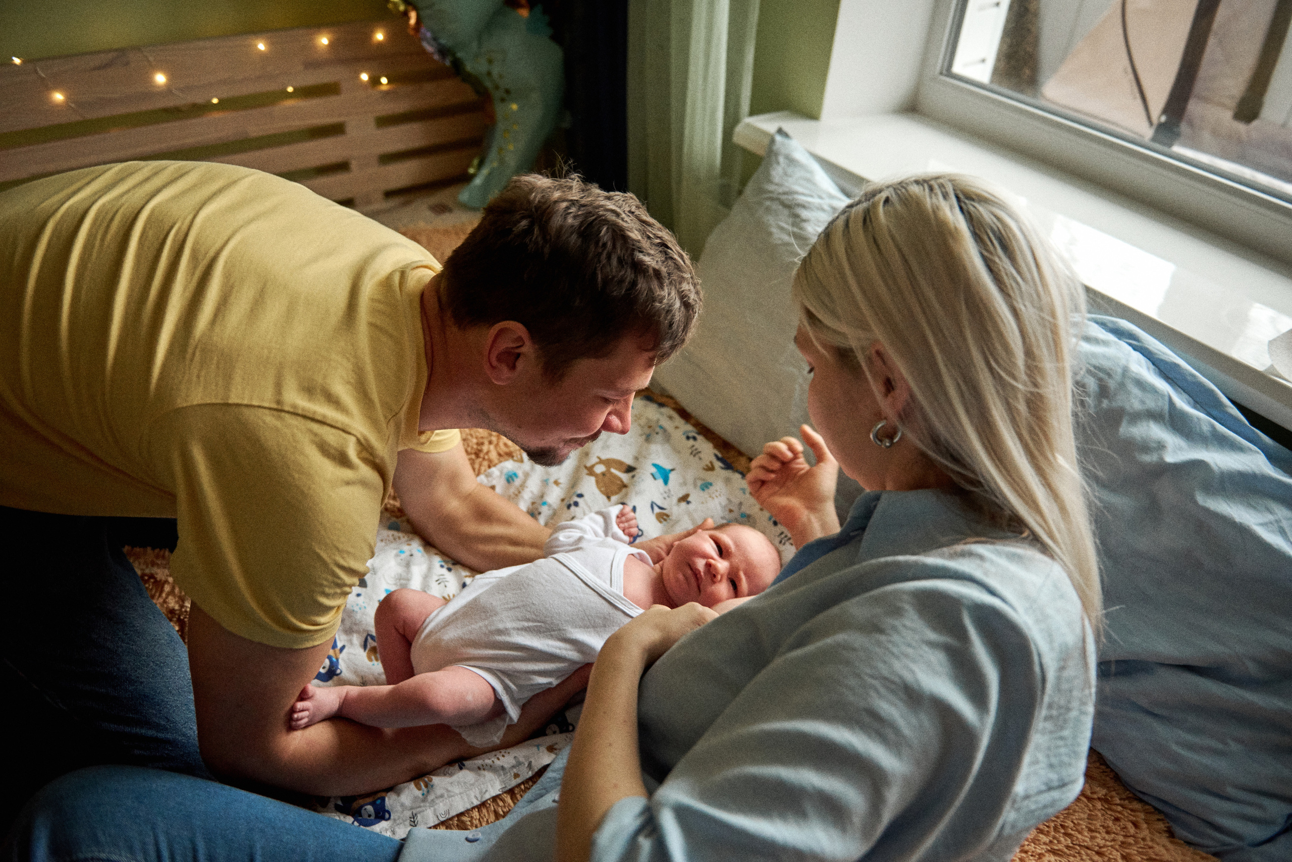 Аня Володя і Назар. Фотограф новонароджених діток та їх сімей в Тернополі