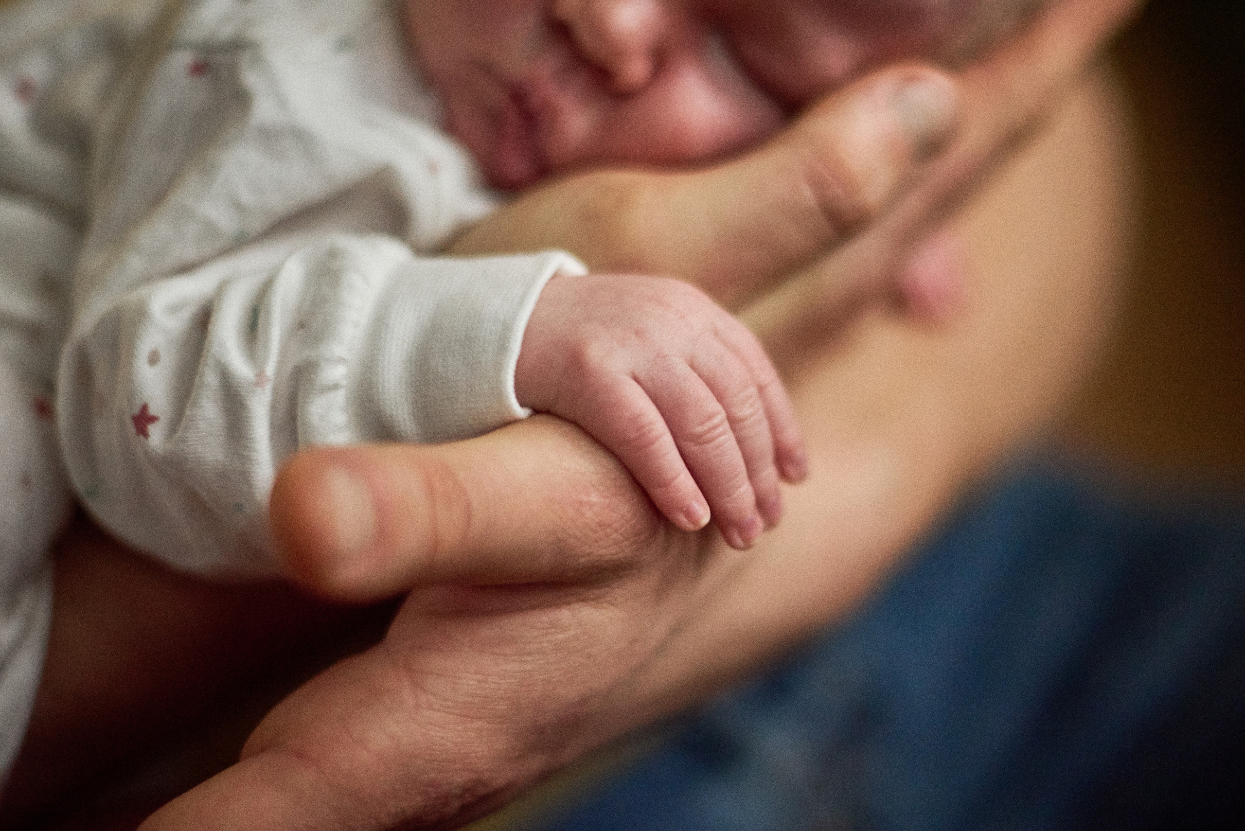 Аня Володя і Назар. Фотограф новонароджених діток та їх сімей в Тернополі