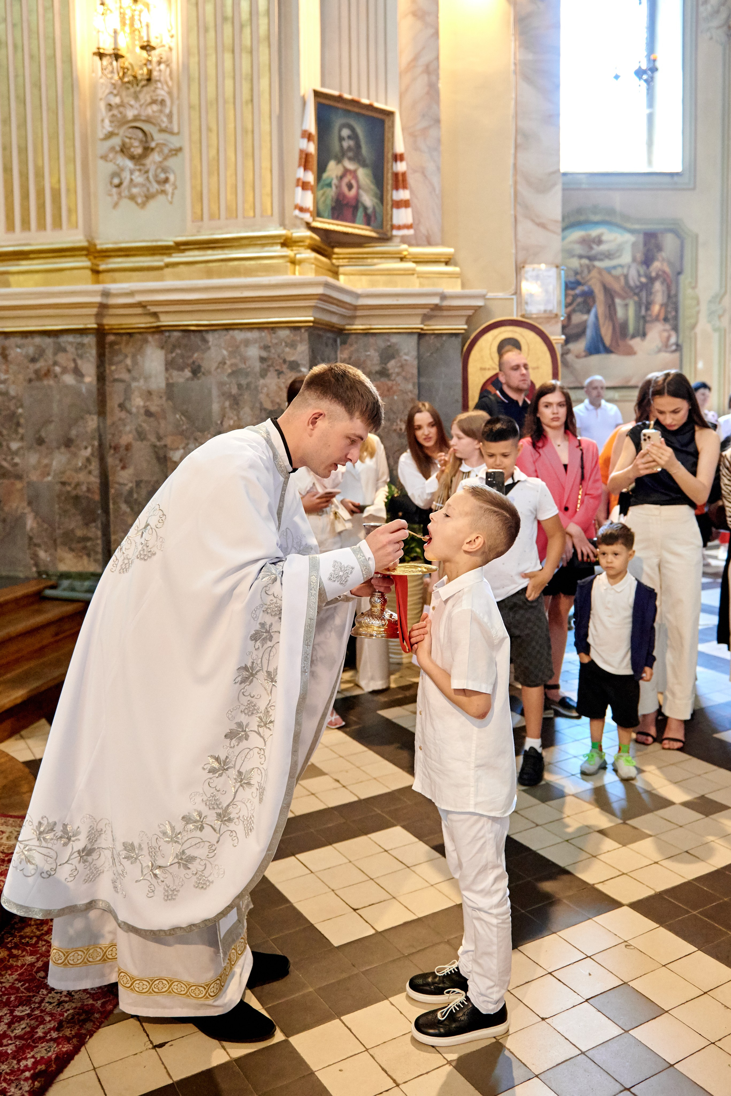 Архикатедральний Собор НЗПБ (Катедра). Фотограф новонароджених діток та їх сімей в Тернополі