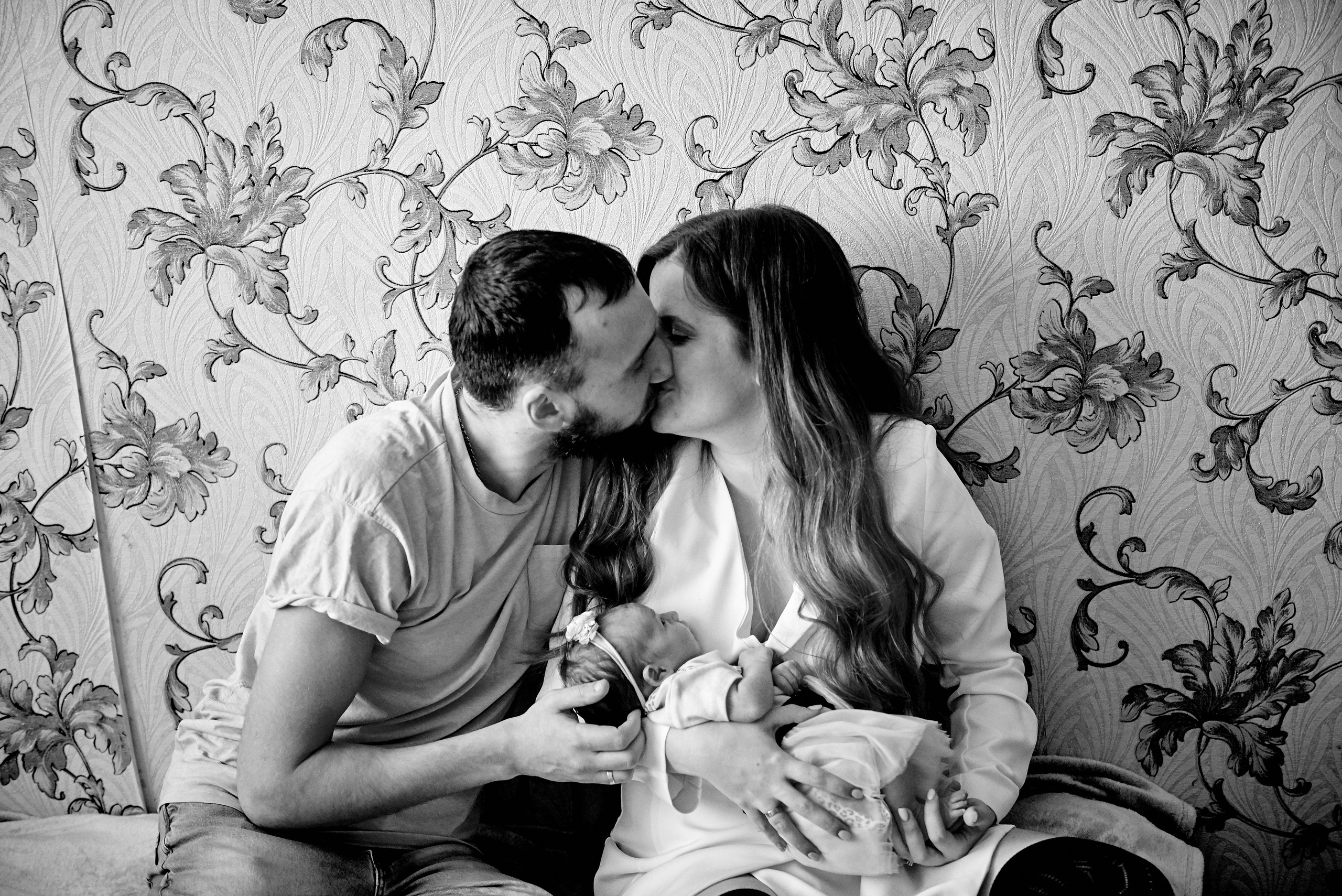 Олена та Влад Емма Єва та Еліна 9 днів життя. Фотограф новонароджених діток та їх сімей в Тернополі