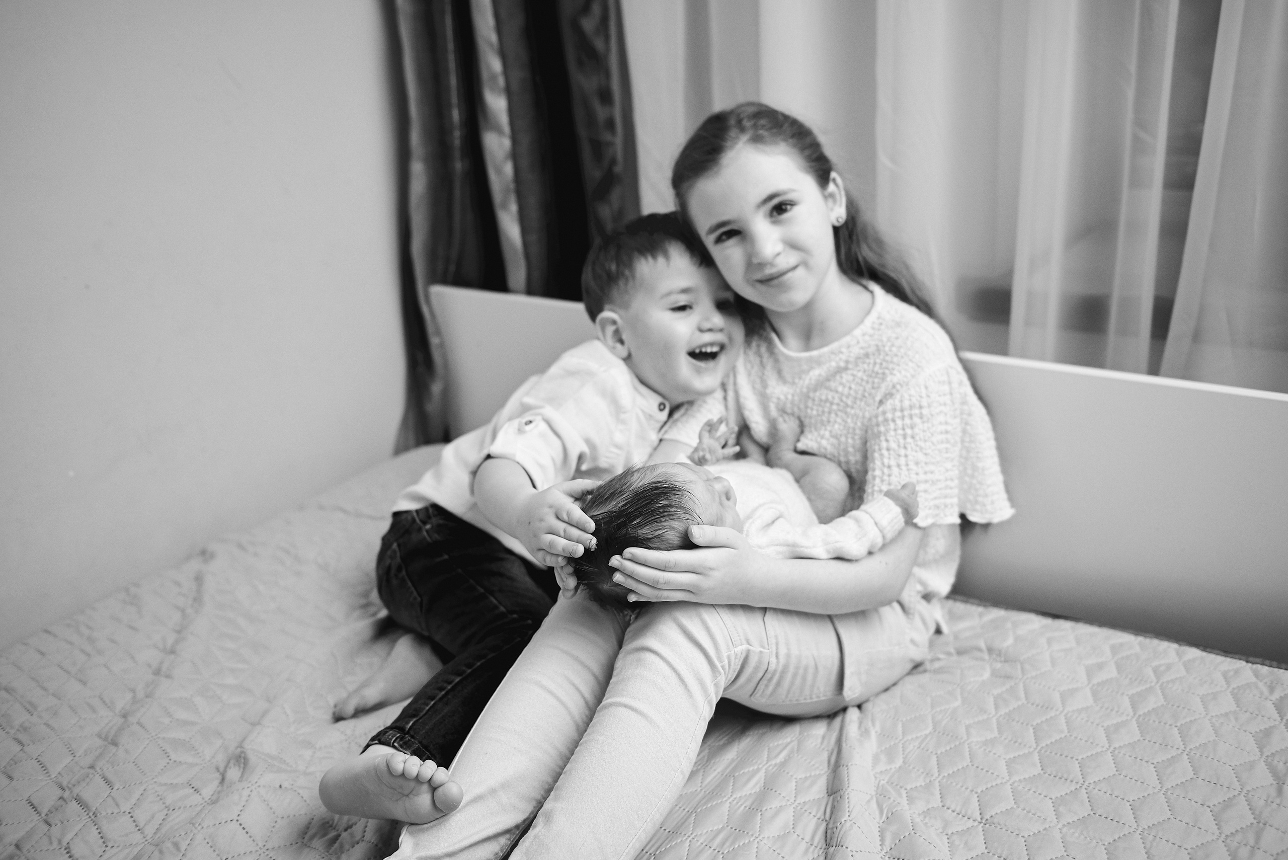 Таня Софія Віктор і Лєра. Фотограф новонароджених діток та їх сімей в Тернополі