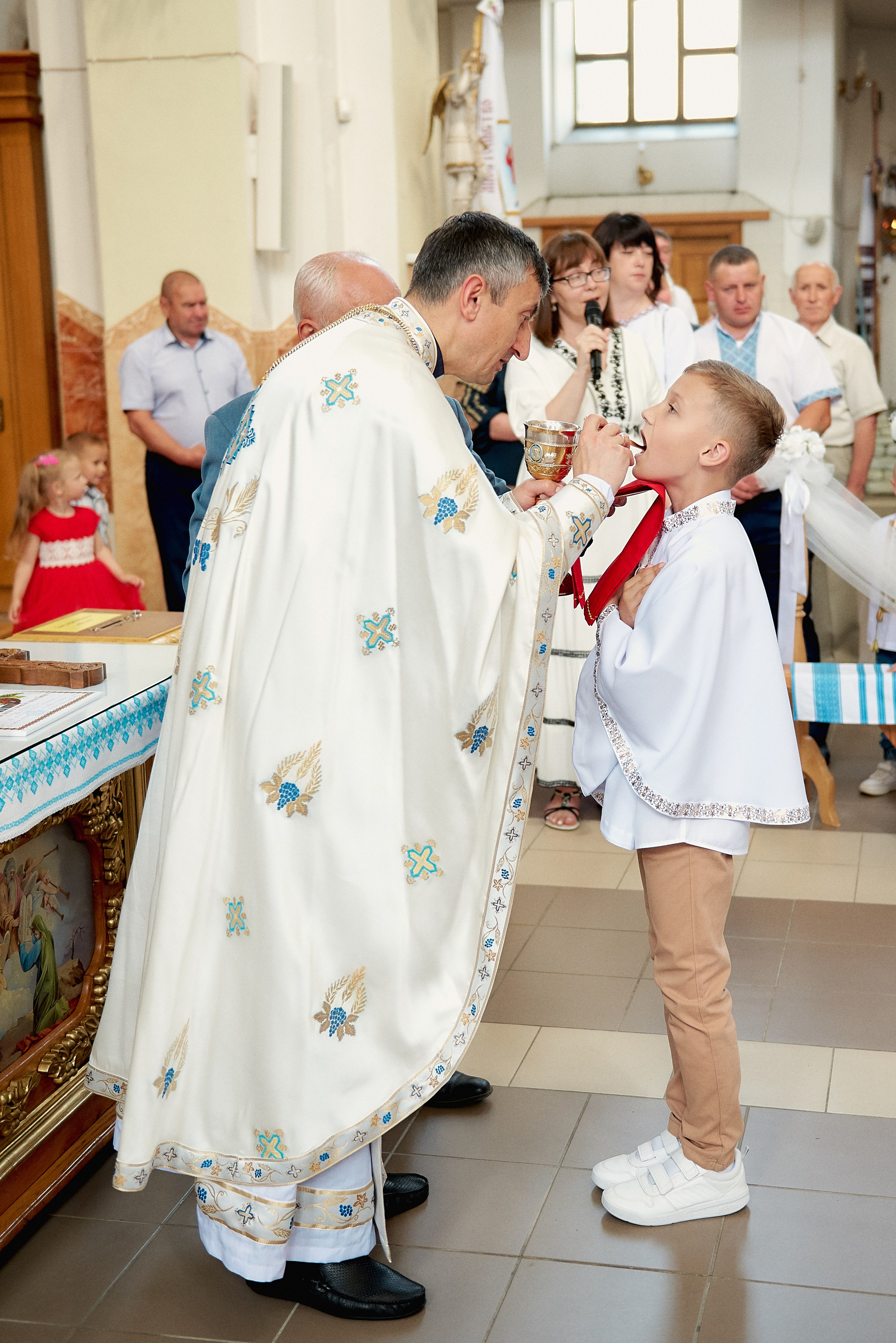 Причастя. Фотограф новонароджених діток та їх сімей в Тернополі