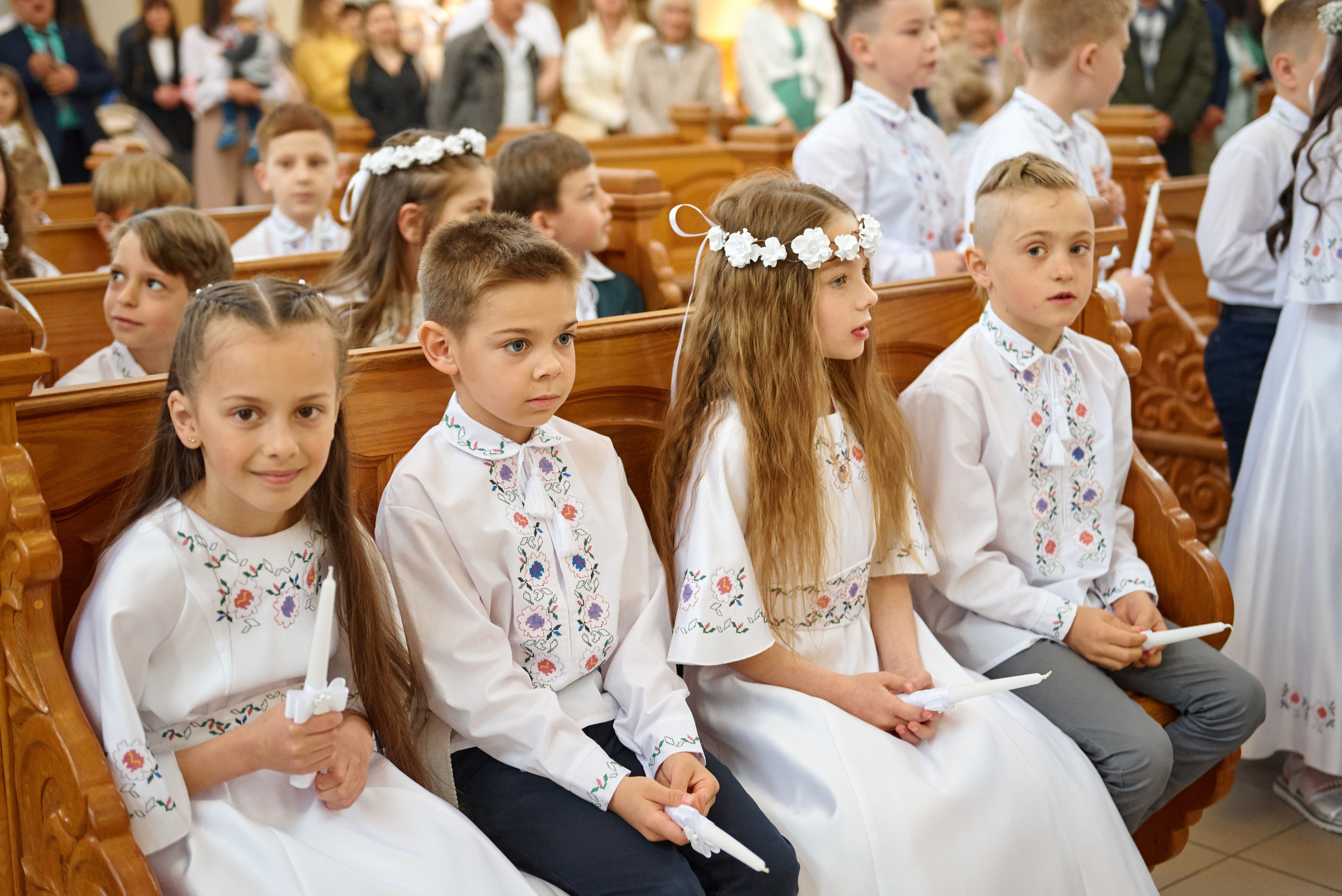 Храм Матері Божої Неустанної Помочі (біля літака). Фотограф новонароджених діток та їх сімей в Тернополі
