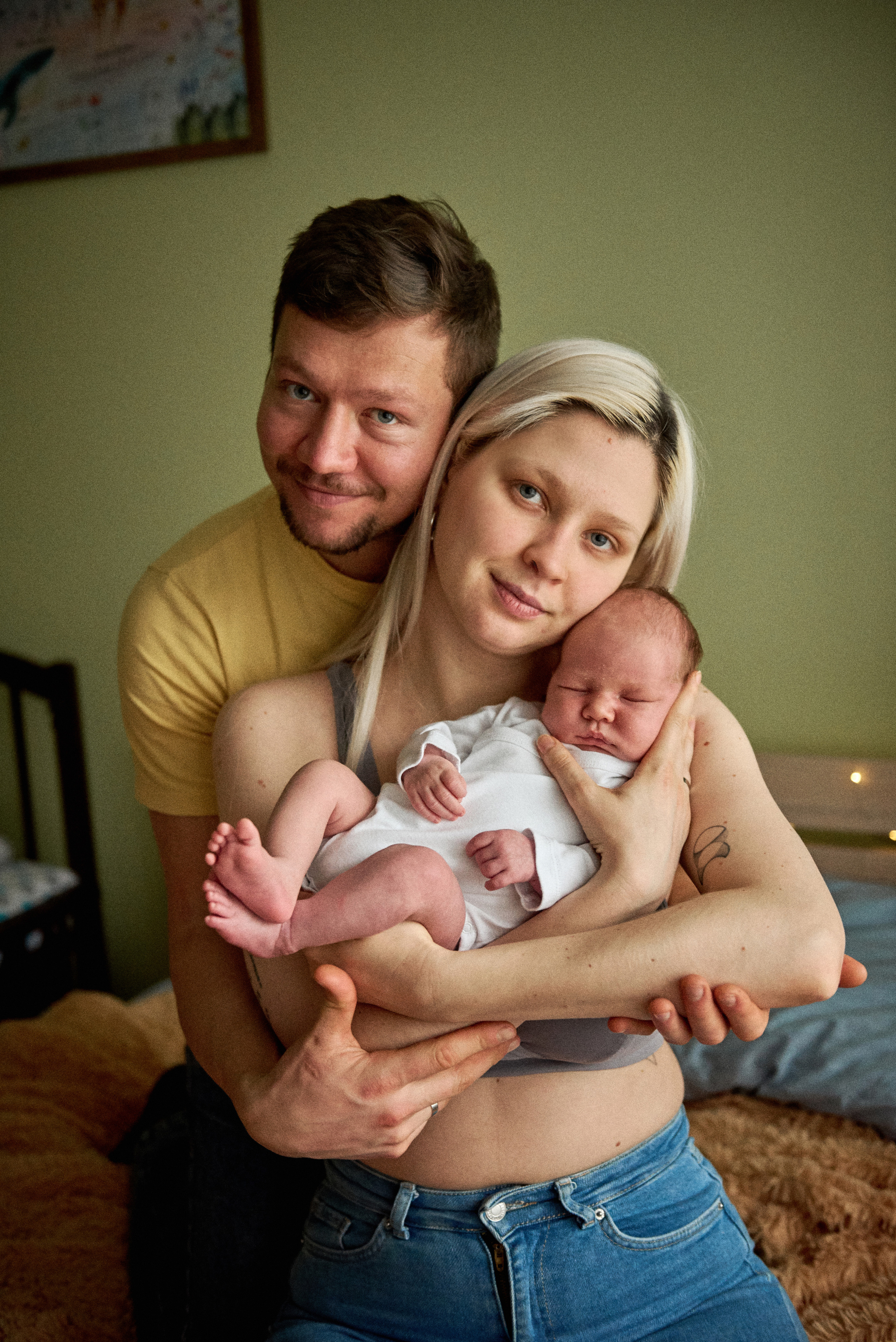 Аня Володя і Назар. Фотограф новонароджених діток та їх сімей в Тернополі