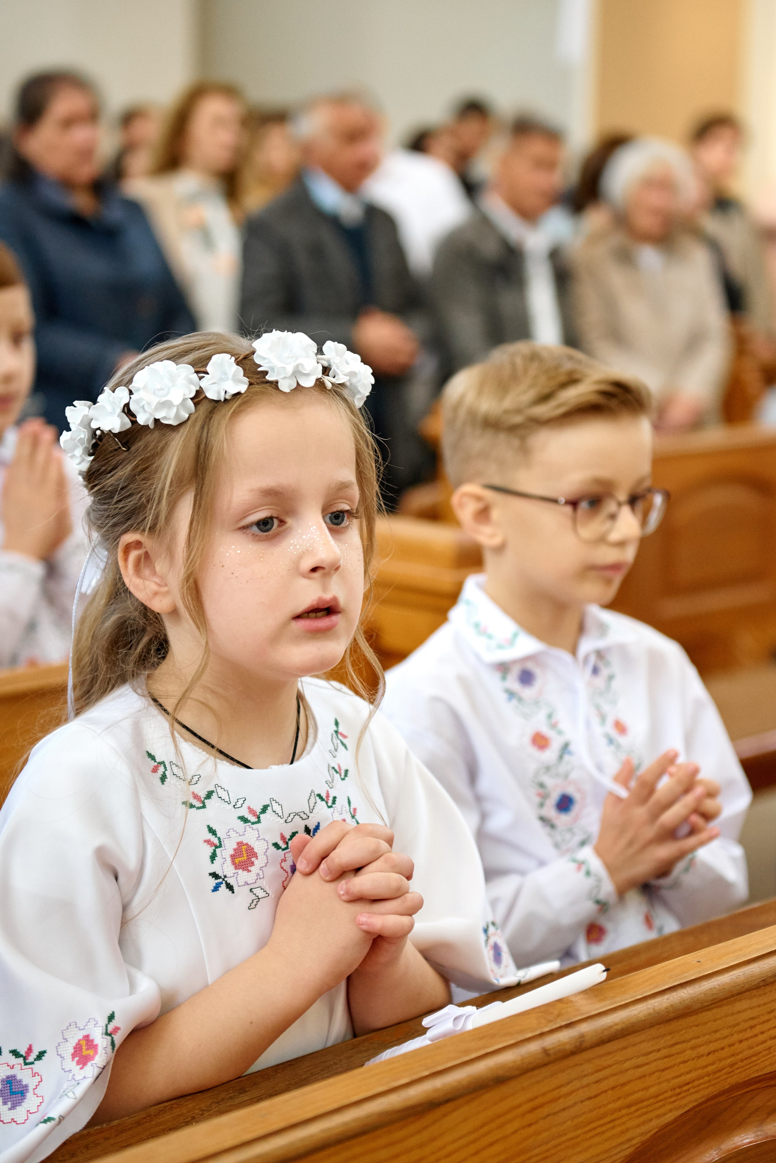 Храм Матері Божої Неустанної Помочі (біля літака). Фотограф новонароджених діток та їх сімей в Тернополі