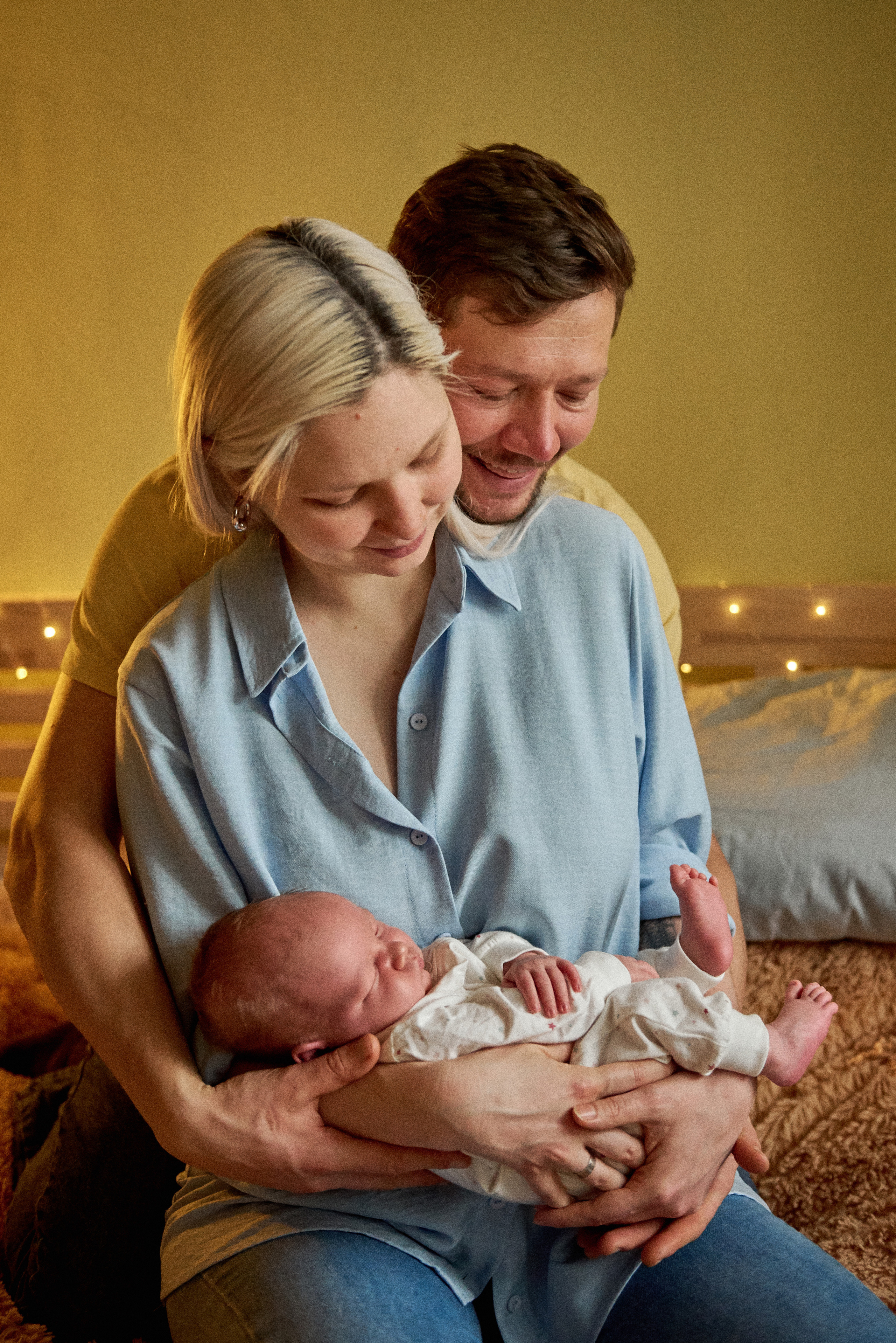 Аня Володя і Назар. Фотограф новонароджених діток та їх сімей в Тернополі