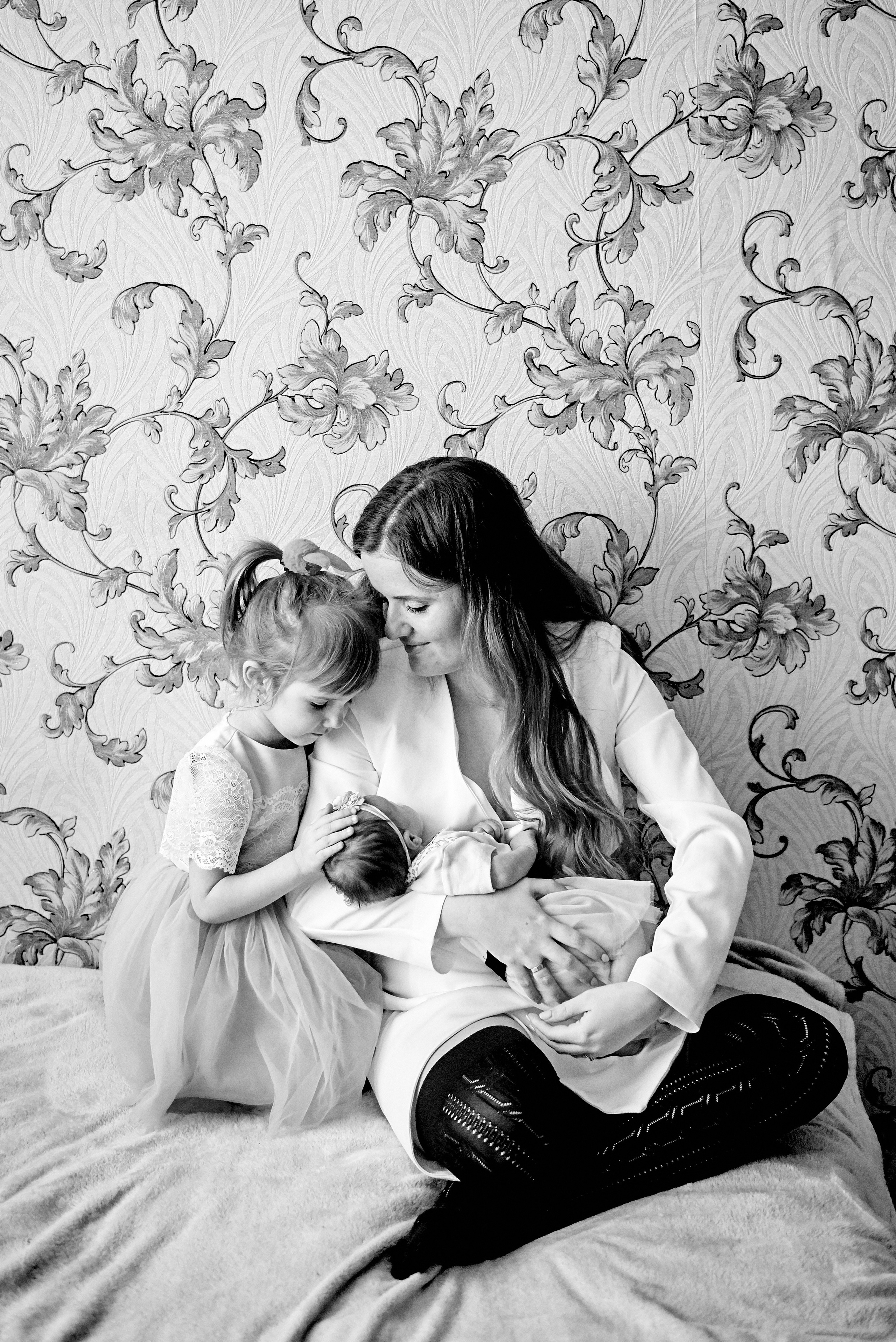 Олена та Влад Емма Єва та Еліна 9 днів життя. Фотограф новонароджених діток та їх сімей в Тернополі